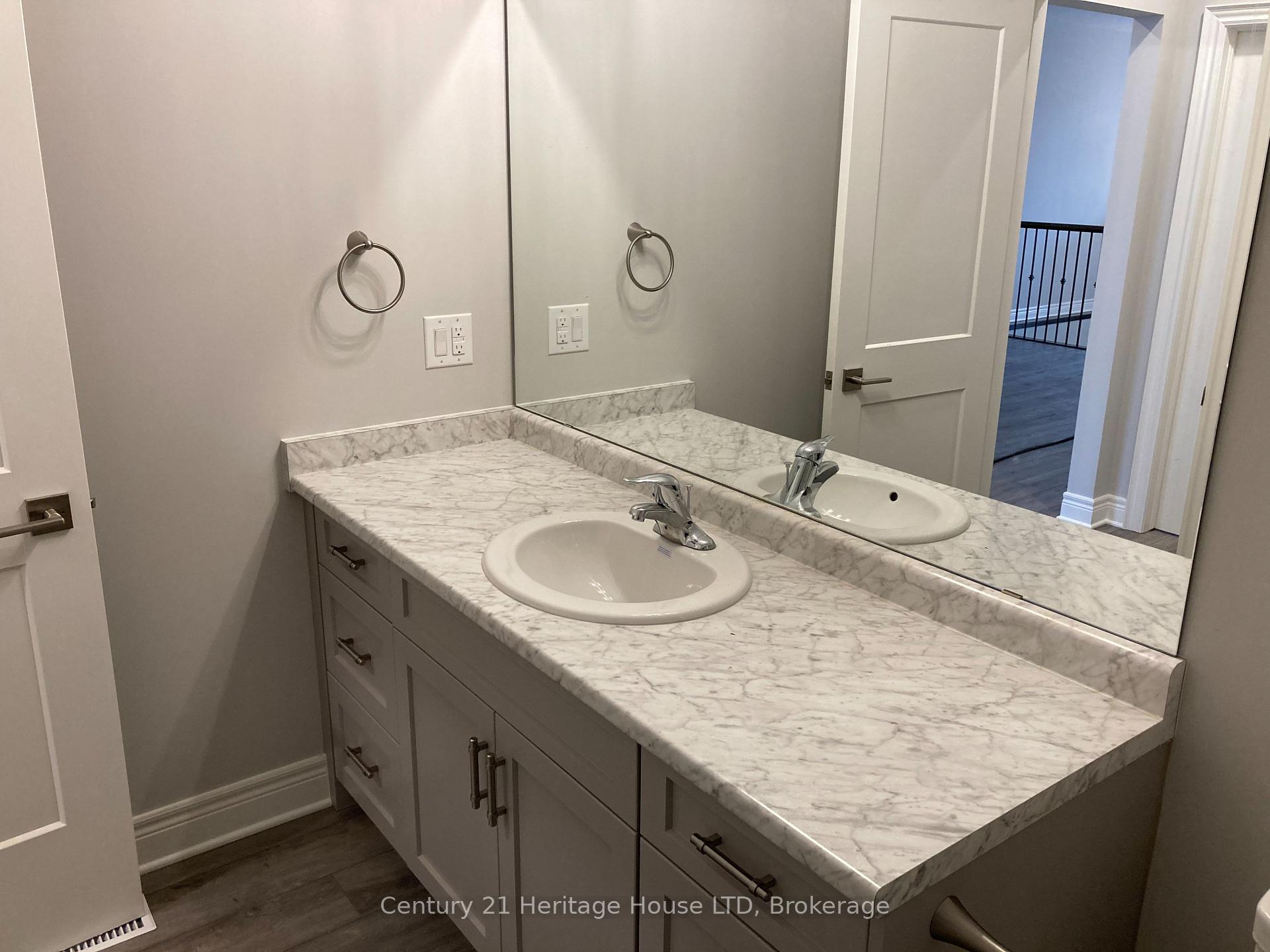 Photo 2 of 8427 Willoughby Drive E, Niagara Falls, Chippawa — HOMEH