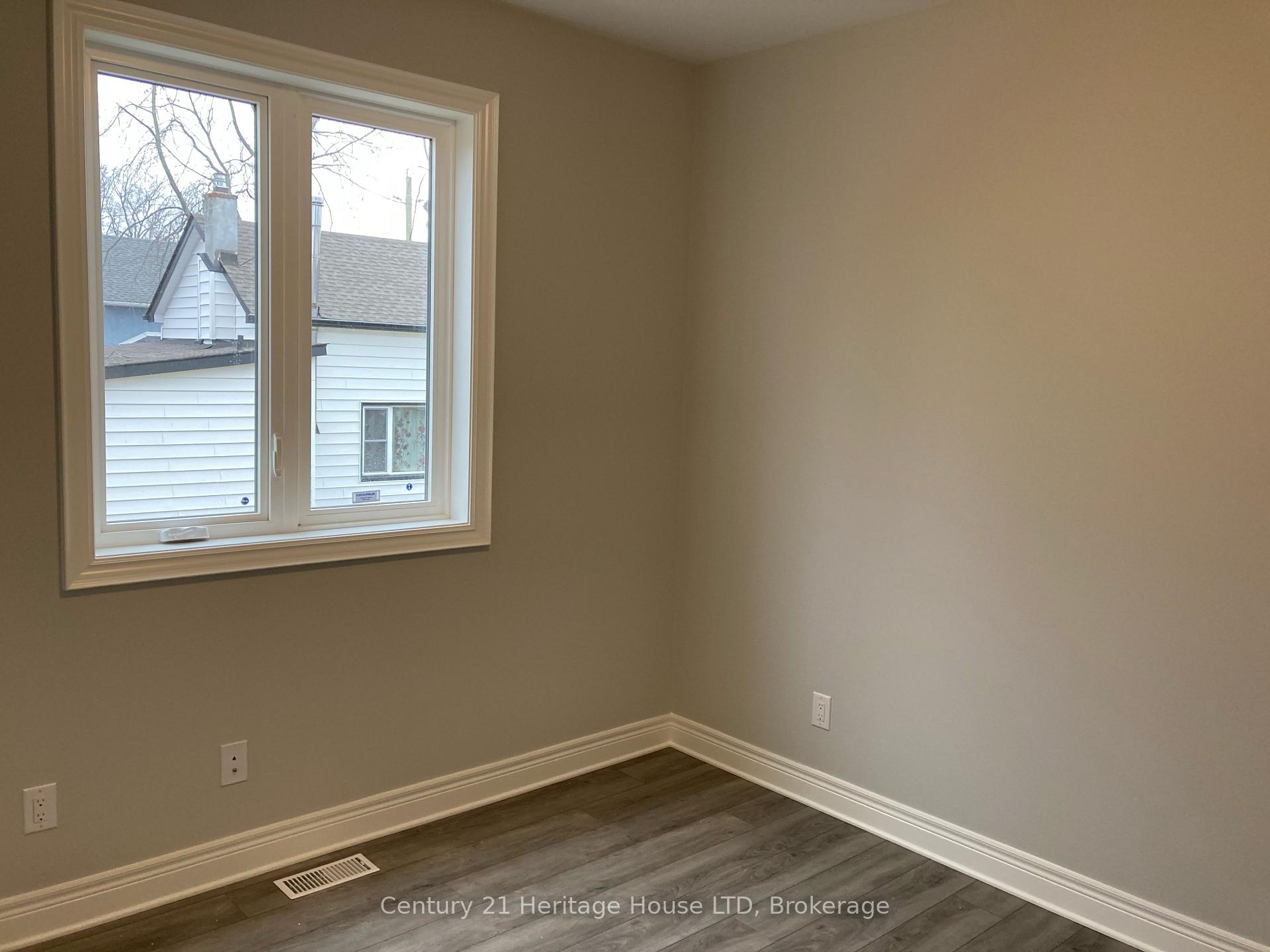 Photo 4 of 8427 Willoughby Drive E, Niagara Falls, Chippawa — HOMEH