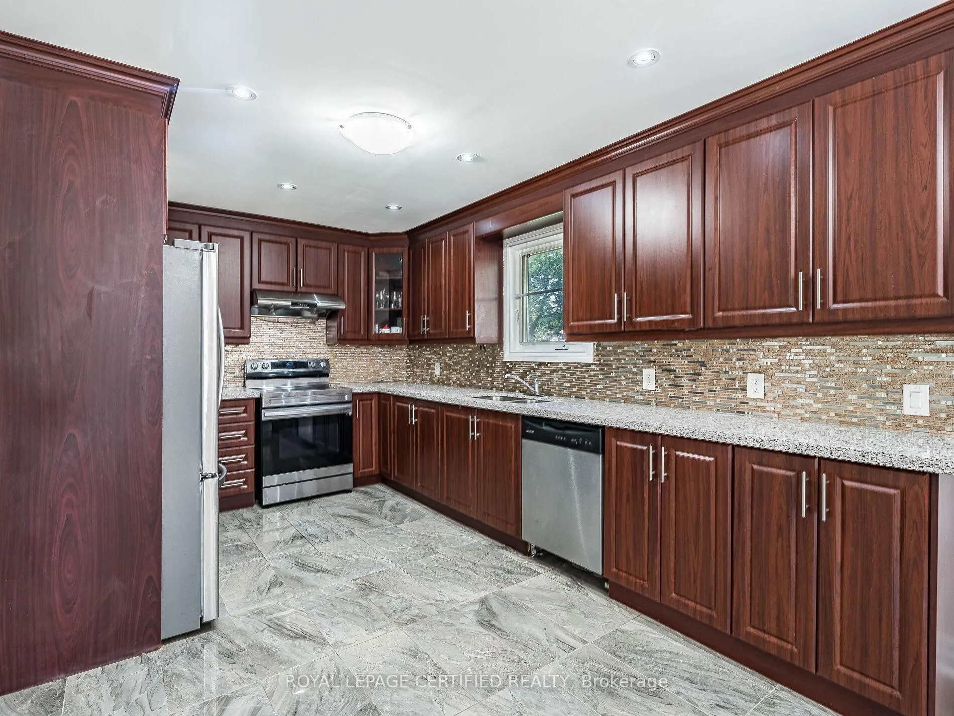 Photo 11 of 82 Crow Trail, Scarborough, Malvern — HOMEH