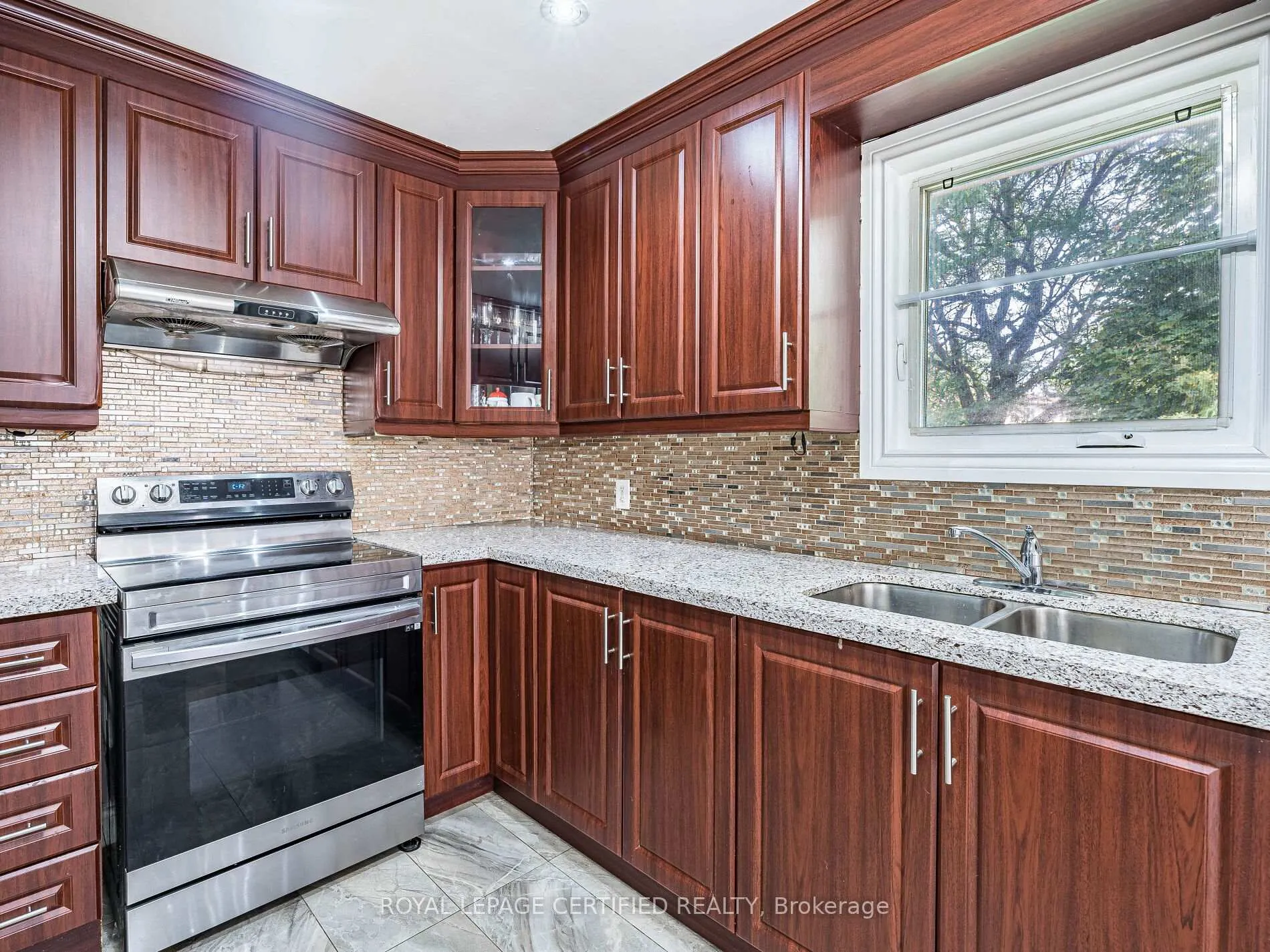 Photo 13 of 82 Crow Trail, Scarborough, Malvern — HOMEH
