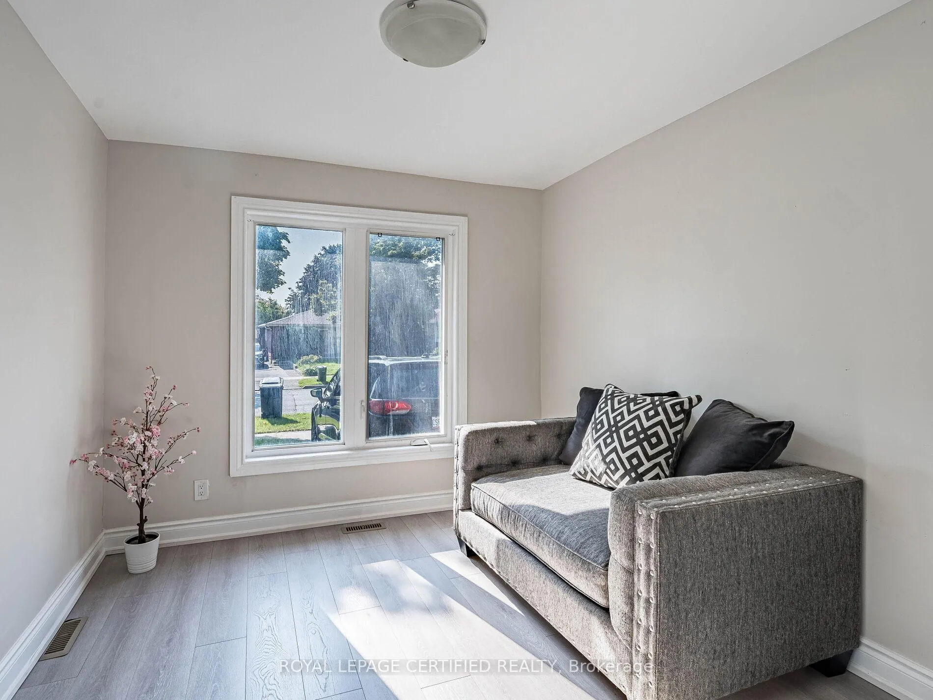 Photo 23 of 82 Crow Trail, Scarborough, Malvern — HOMEH