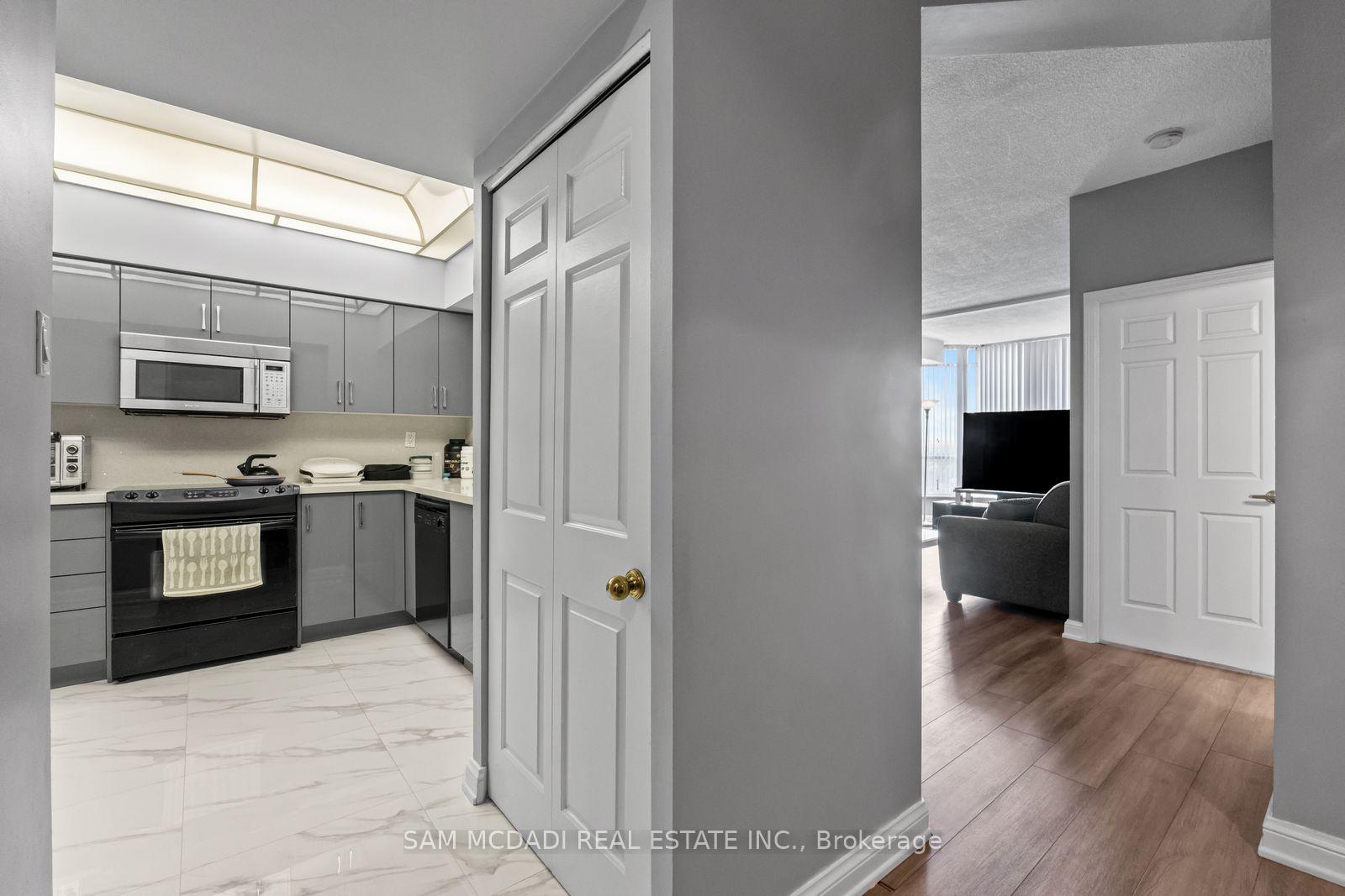 Photo 6 of Unit 2205, 24 Hanover Road, Brampton, Queen Street Corridor — HOMEH