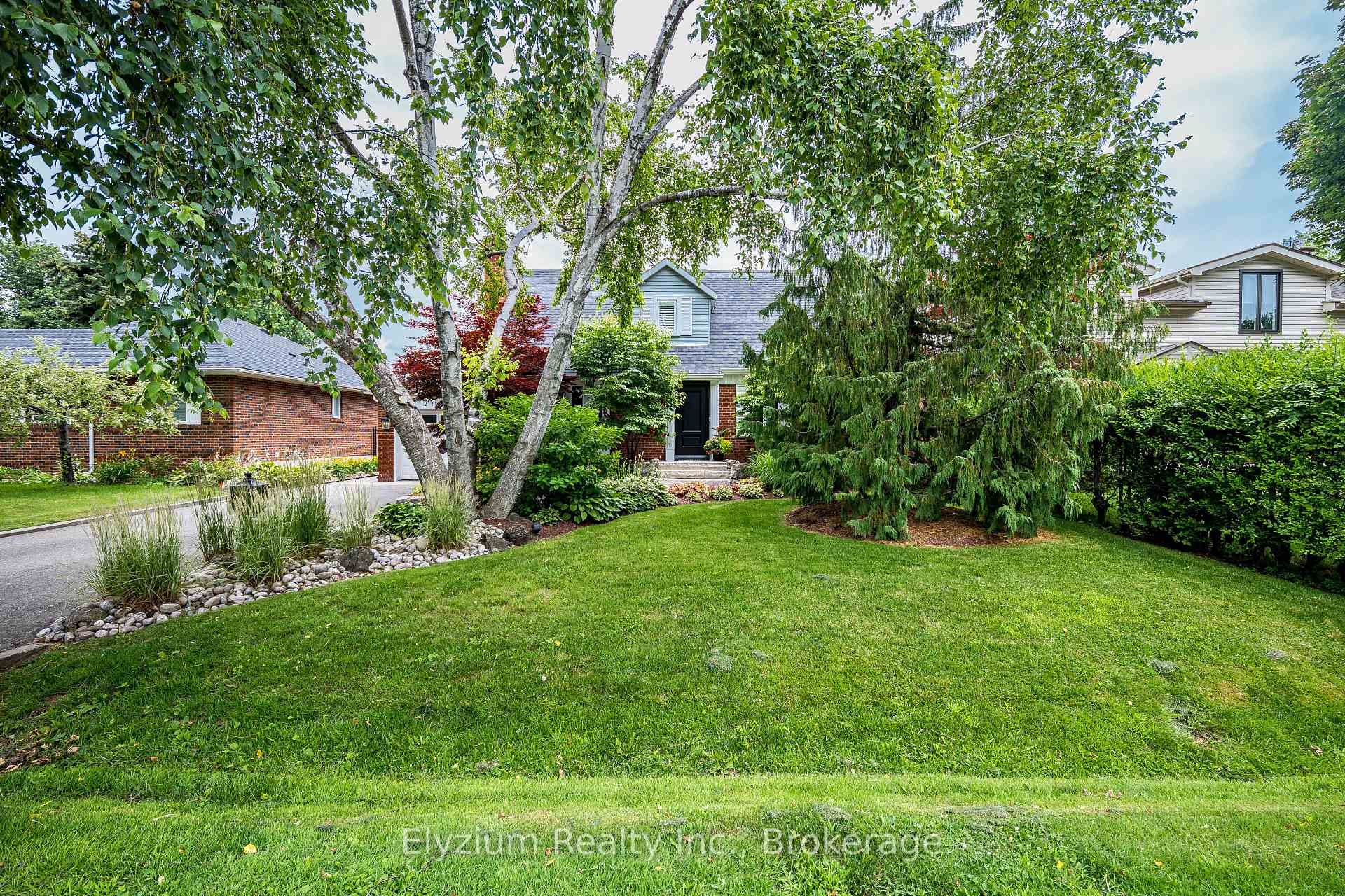 Photo 3 of 2181 Harcourt Crescent, Mississauga, Lakeview — HOMEH
