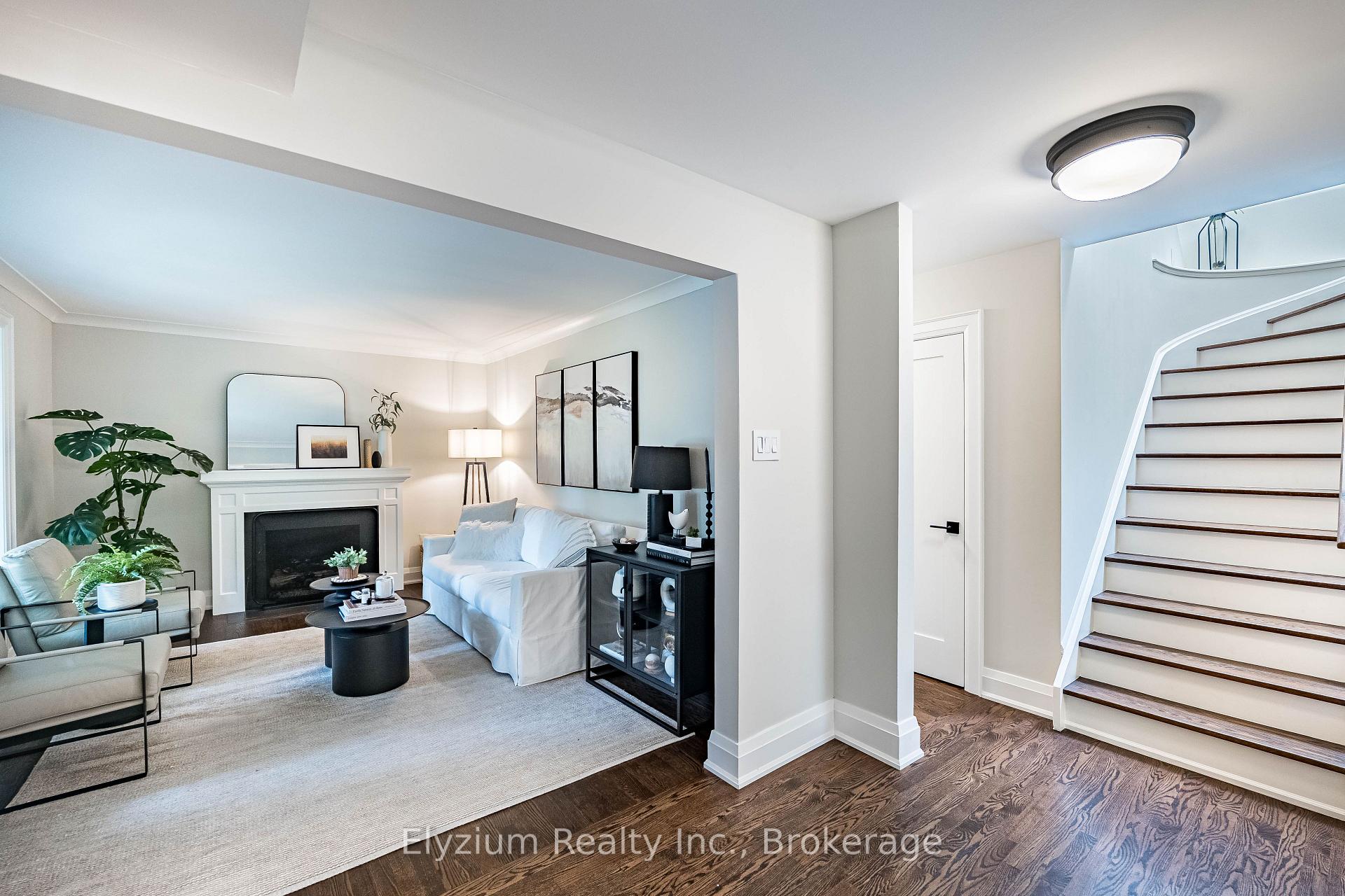 Photo 4 of 2181 Harcourt Crescent, Mississauga, Lakeview — HOMEH