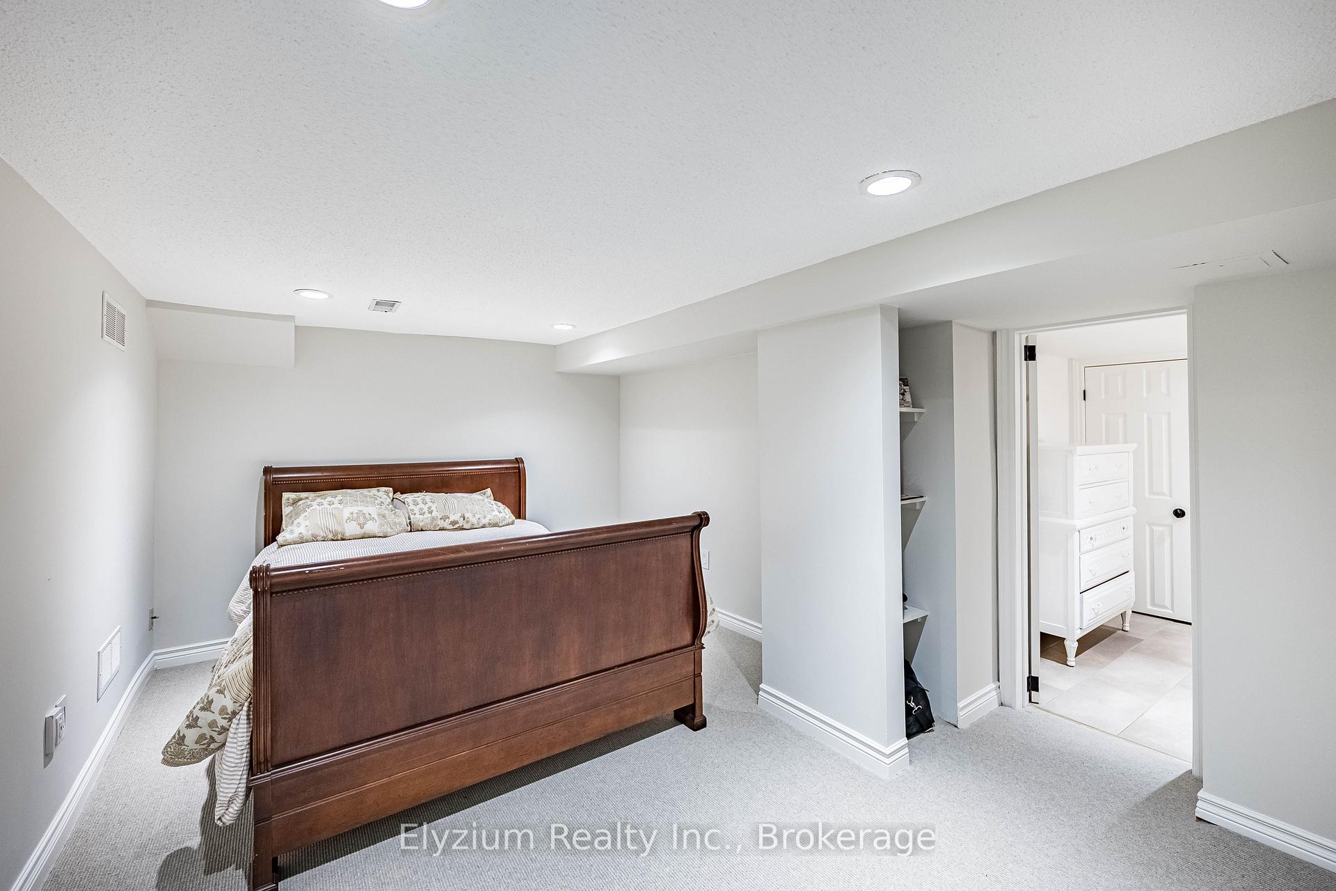 Photo 25 of 2181 Harcourt Crescent, Mississauga, Lakeview — HOMEH