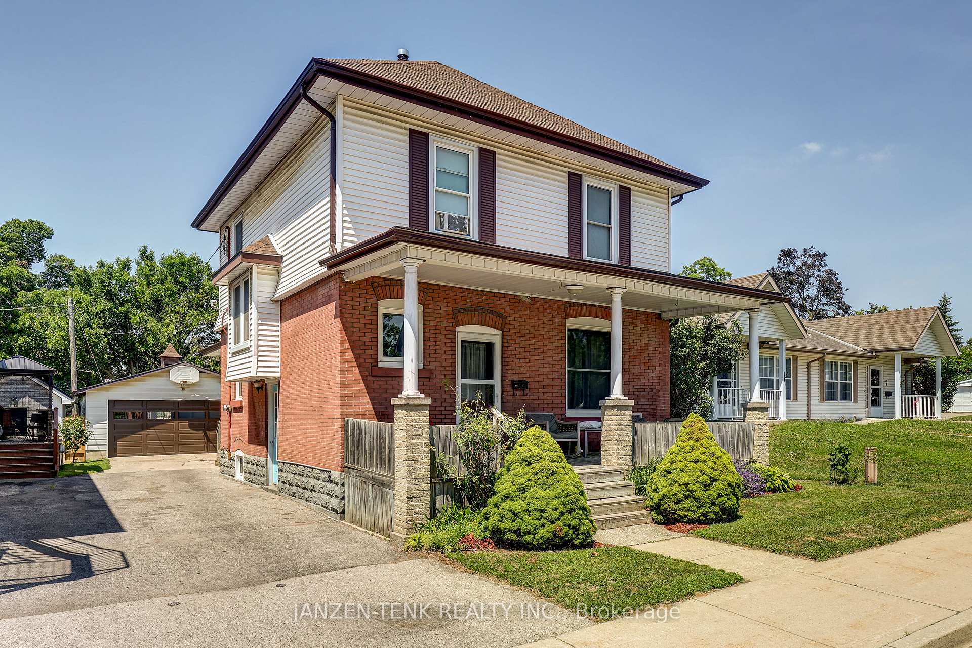 Photo 2 of 17 King Street, Tillsonburg — HOMEH