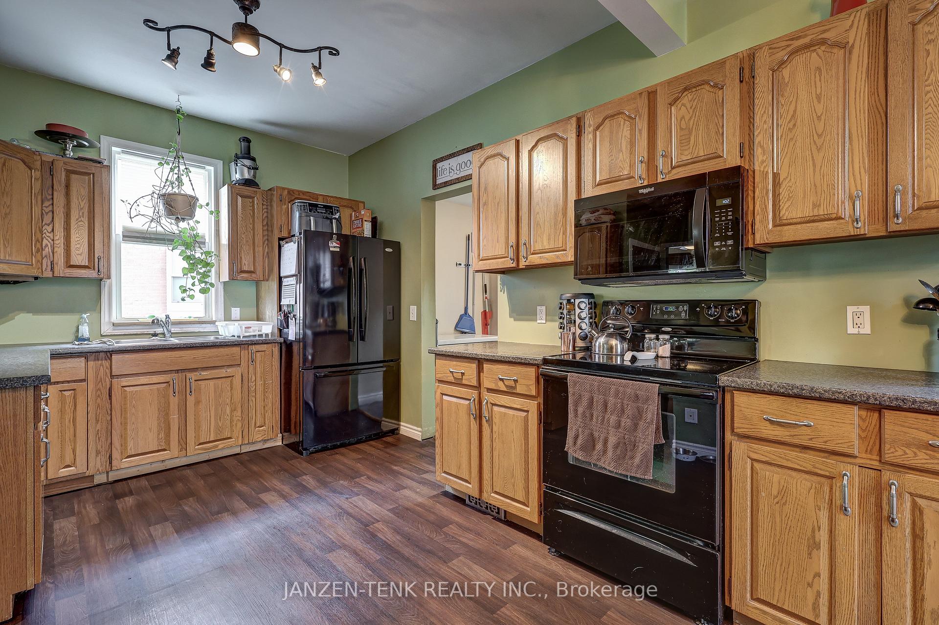 Photo 24 of 17 King Street, Tillsonburg — HOMEH