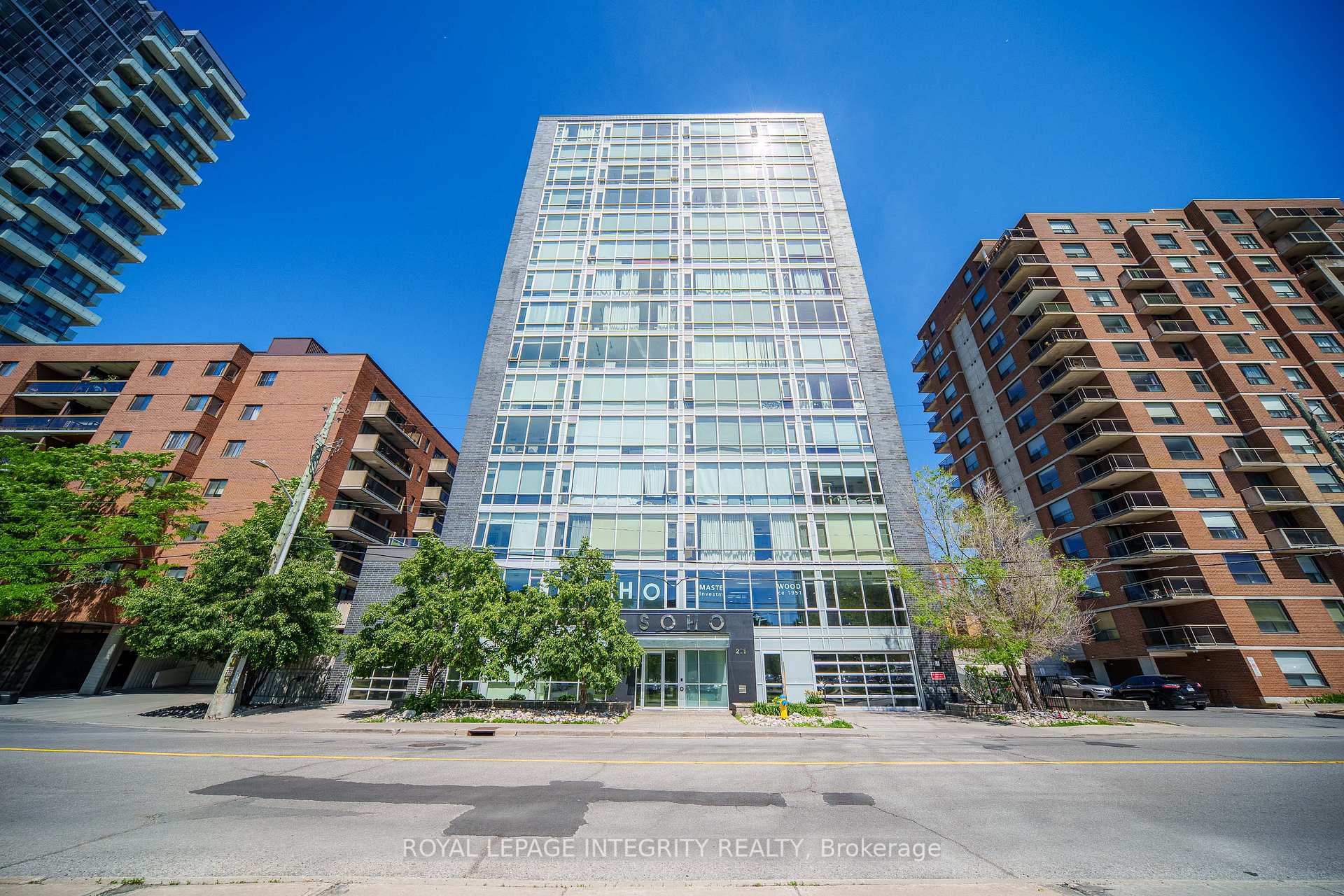 Front of Unit 902, 201 Parkdale Avenue