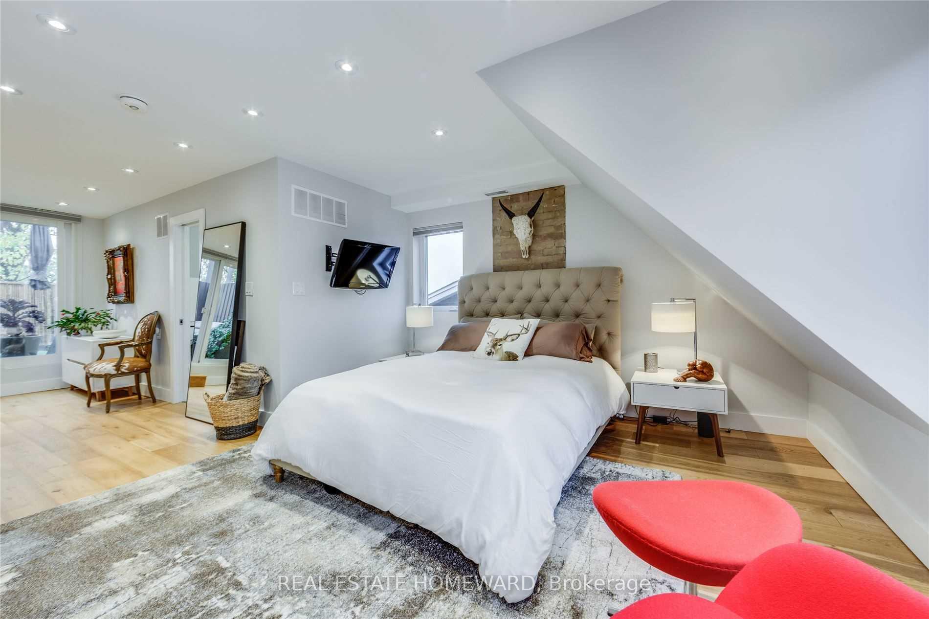 Photo 13 of Unit Upper, 185 Strathmore Boulevard, Toronto, Danforth — HOMEH