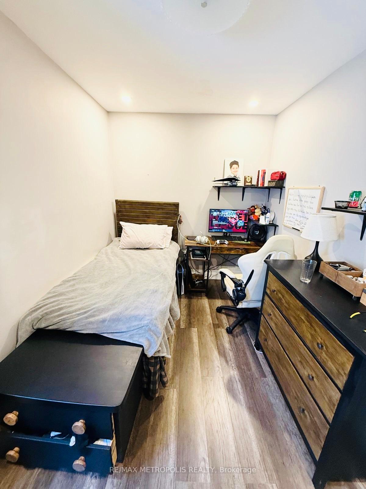 Photo 4 of Unit MAIN & UPPER, 383 Coxwell Avenue, Toronto, East End-Danforth — HOMEH