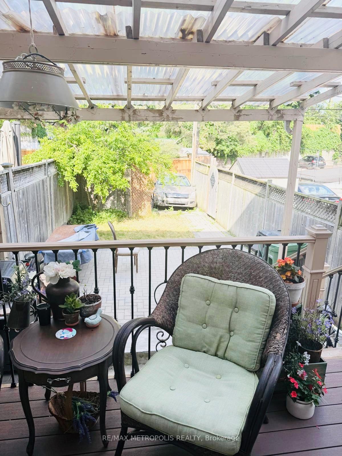 Photo 9 of Unit MAIN & UPPER, 383 Coxwell Avenue, Toronto, East End-Danforth — HOMEH