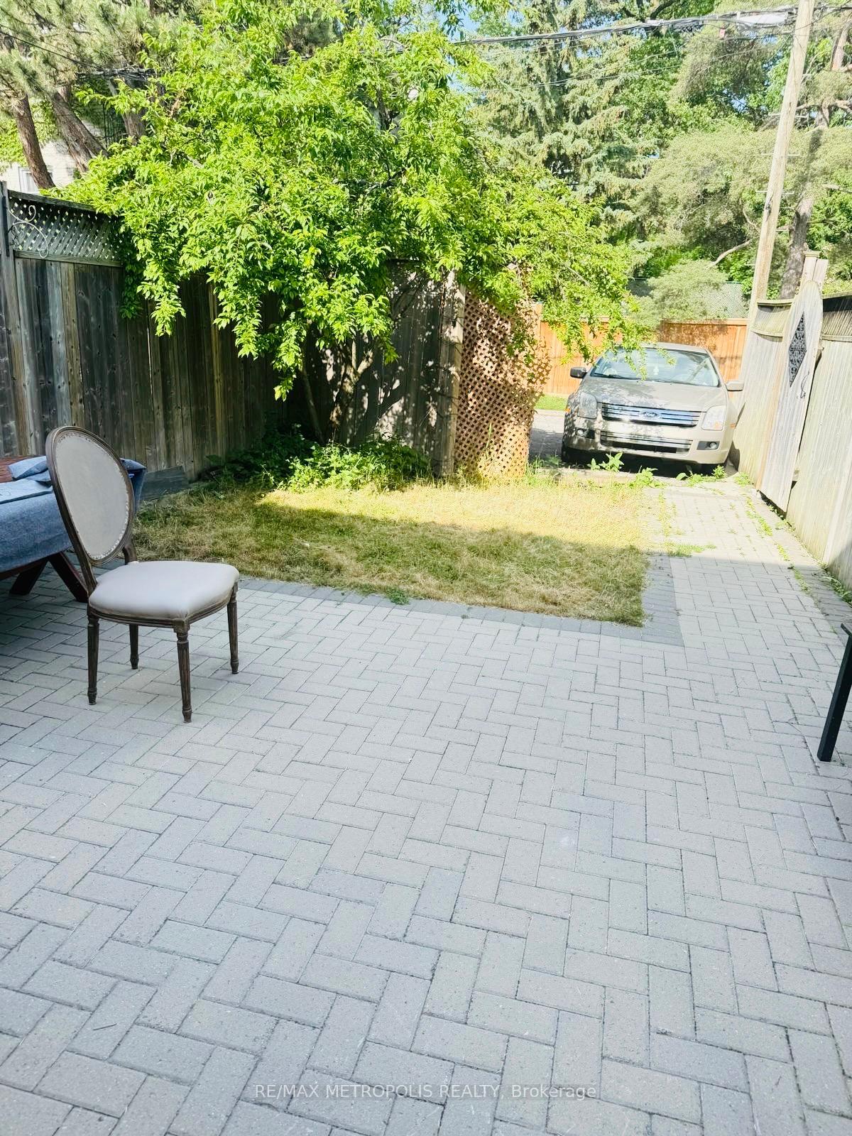 Photo 10 of Unit MAIN & UPPER, 383 Coxwell Avenue, Toronto, East End-Danforth — HOMEH