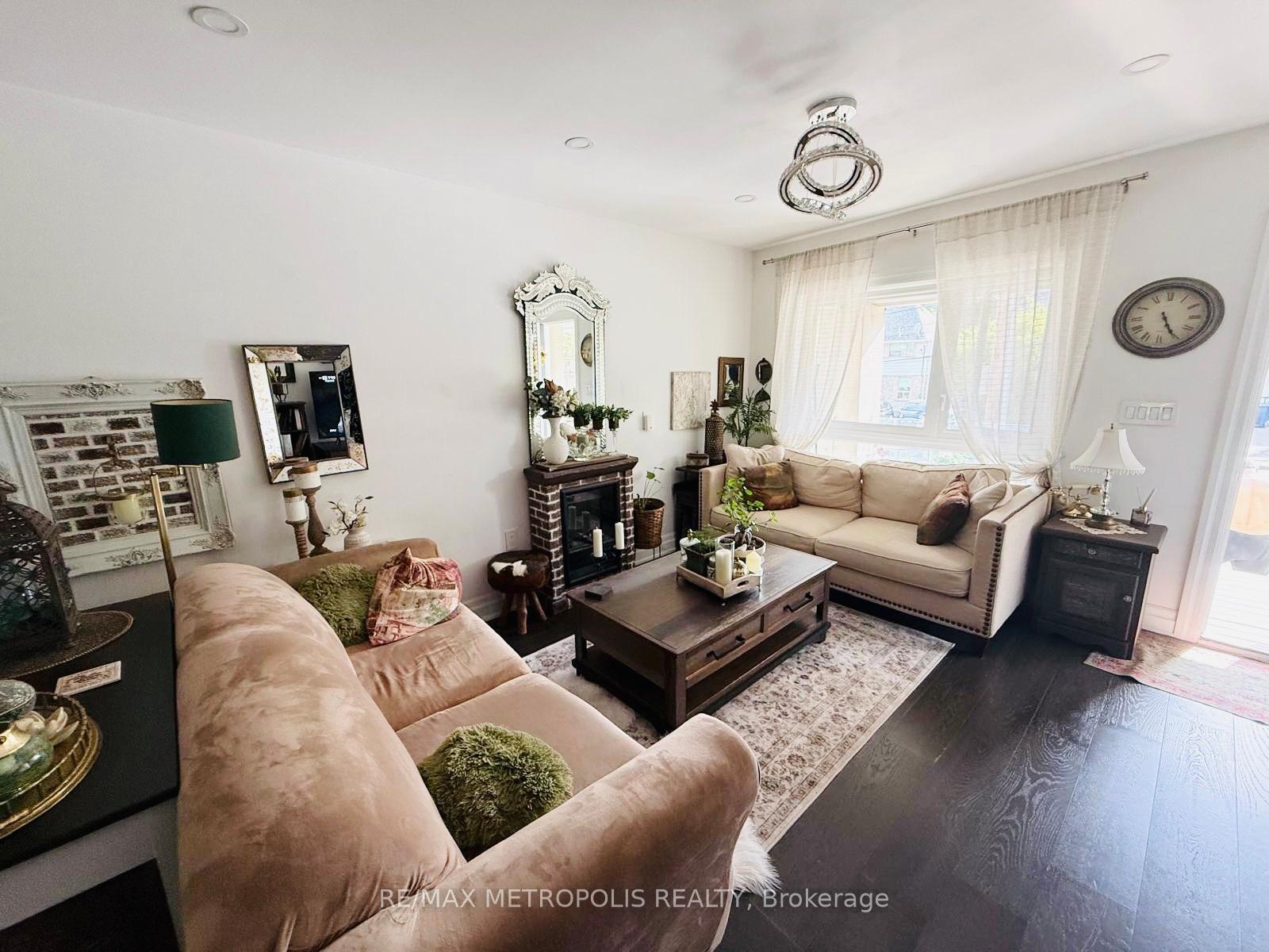 Photo 11 of Unit MAIN & UPPER, 383 Coxwell Avenue, Toronto, East End-Danforth — HOMEH