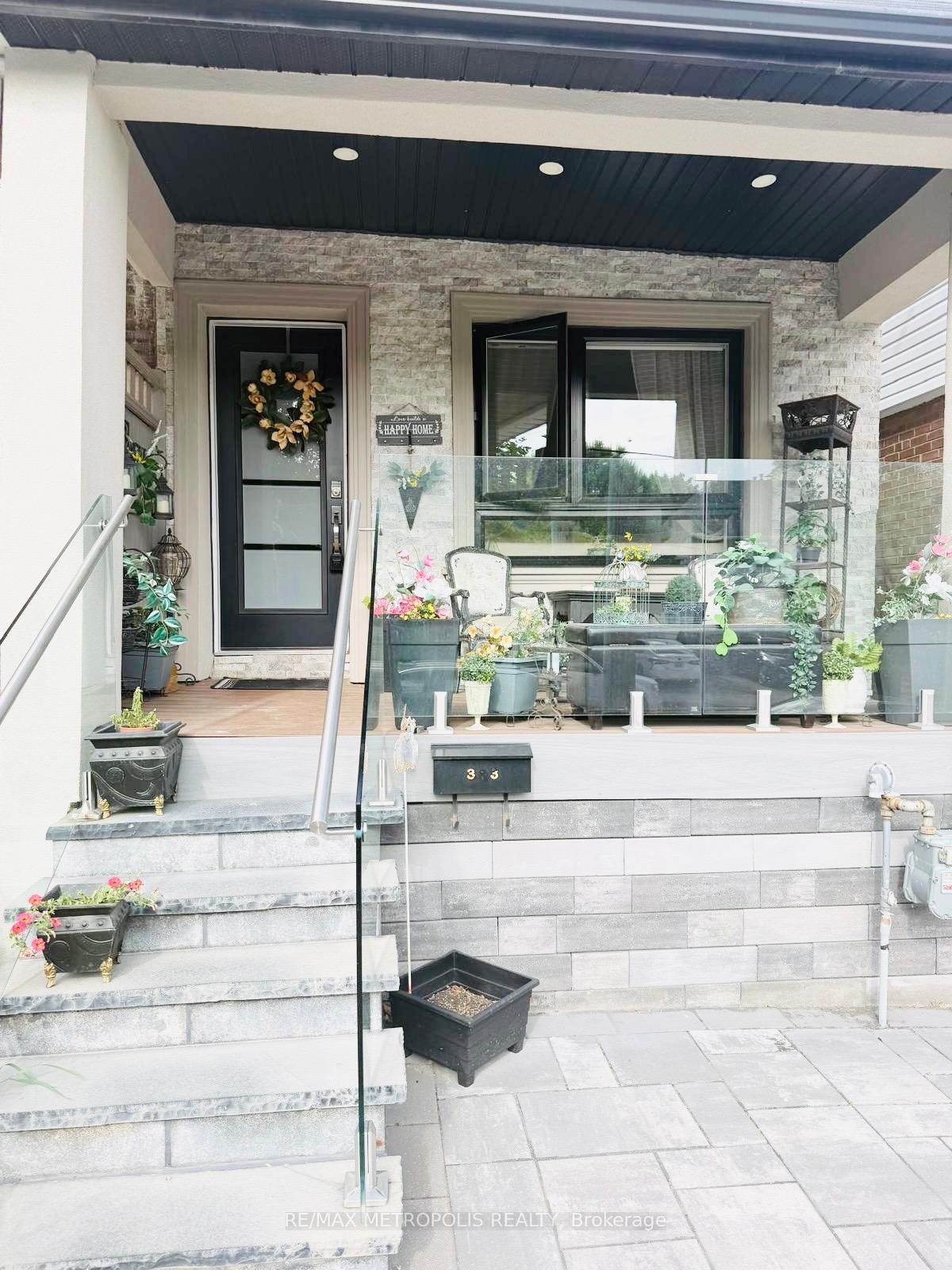 Photo 12 of Unit MAIN & UPPER, 383 Coxwell Avenue, Toronto, East End-Danforth — HOMEH