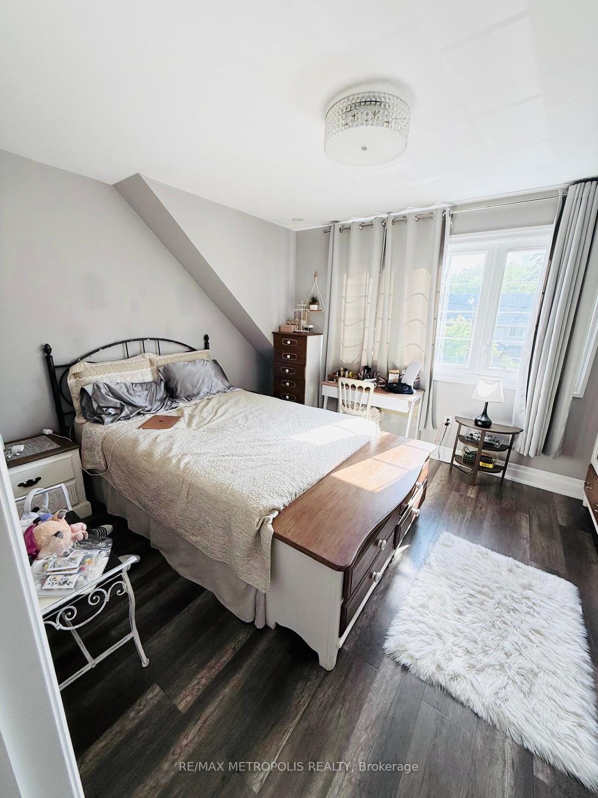 Photo 18 of Unit MAIN & UPPER, 383 Coxwell Avenue, Toronto, East End-Danforth — HOMEH