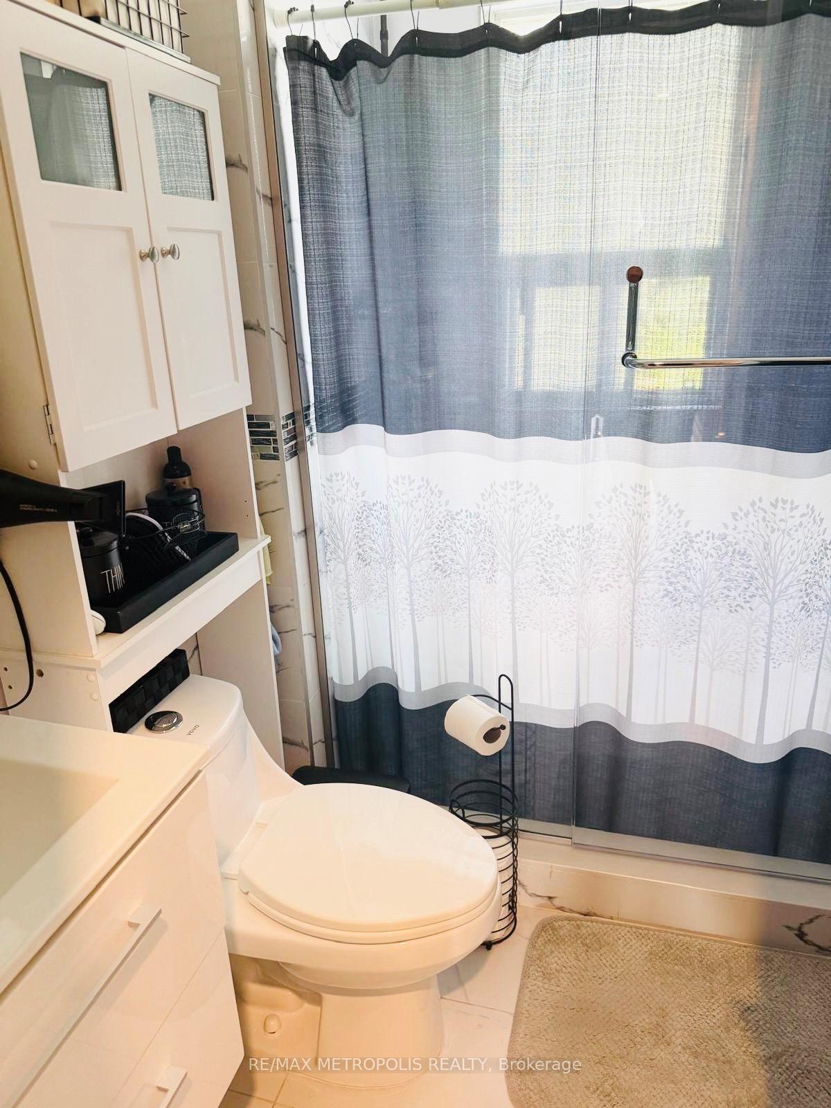 Photo 20 of Unit MAIN & UPPER, 383 Coxwell Avenue, Toronto, East End-Danforth — HOMEH