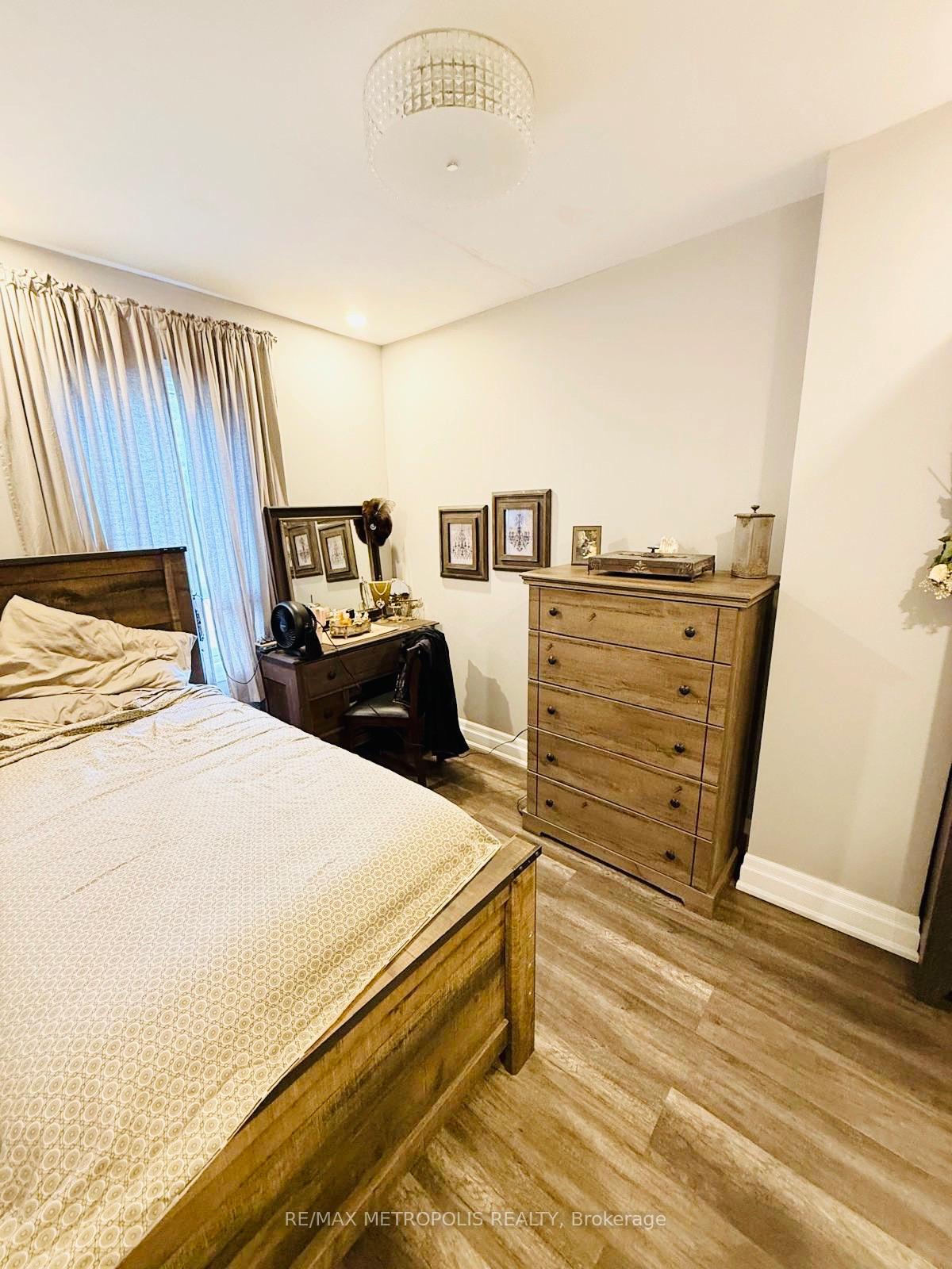 Photo 22 of Unit MAIN & UPPER, 383 Coxwell Avenue, Toronto, East End-Danforth — HOMEH