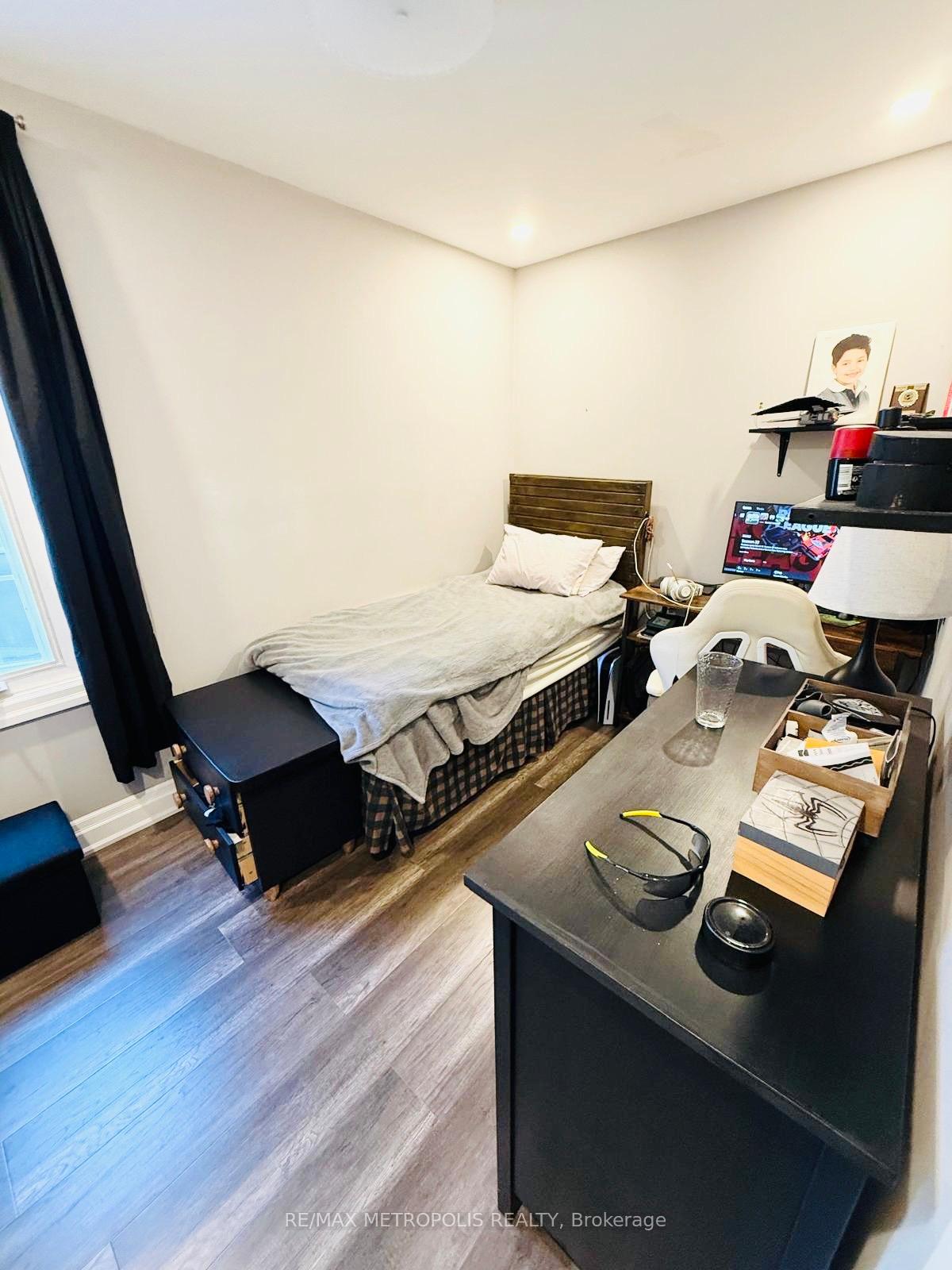 Photo 26 of Unit MAIN & UPPER, 383 Coxwell Avenue, Toronto, East End-Danforth — HOMEH