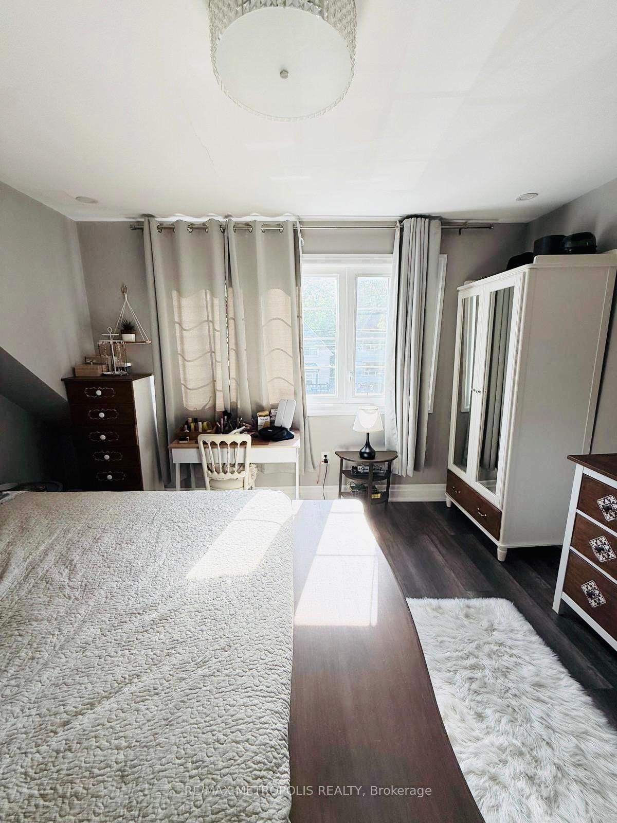 Photo 28 of Unit MAIN & UPPER, 383 Coxwell Avenue, Toronto, East End-Danforth — HOMEH