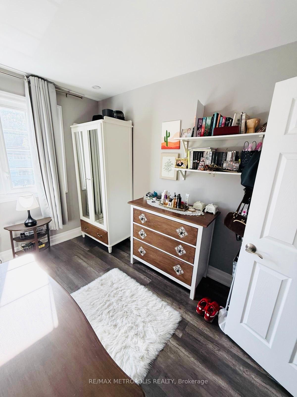 Photo 32 of Unit MAIN & UPPER, 383 Coxwell Avenue, Toronto, East End-Danforth — HOMEH