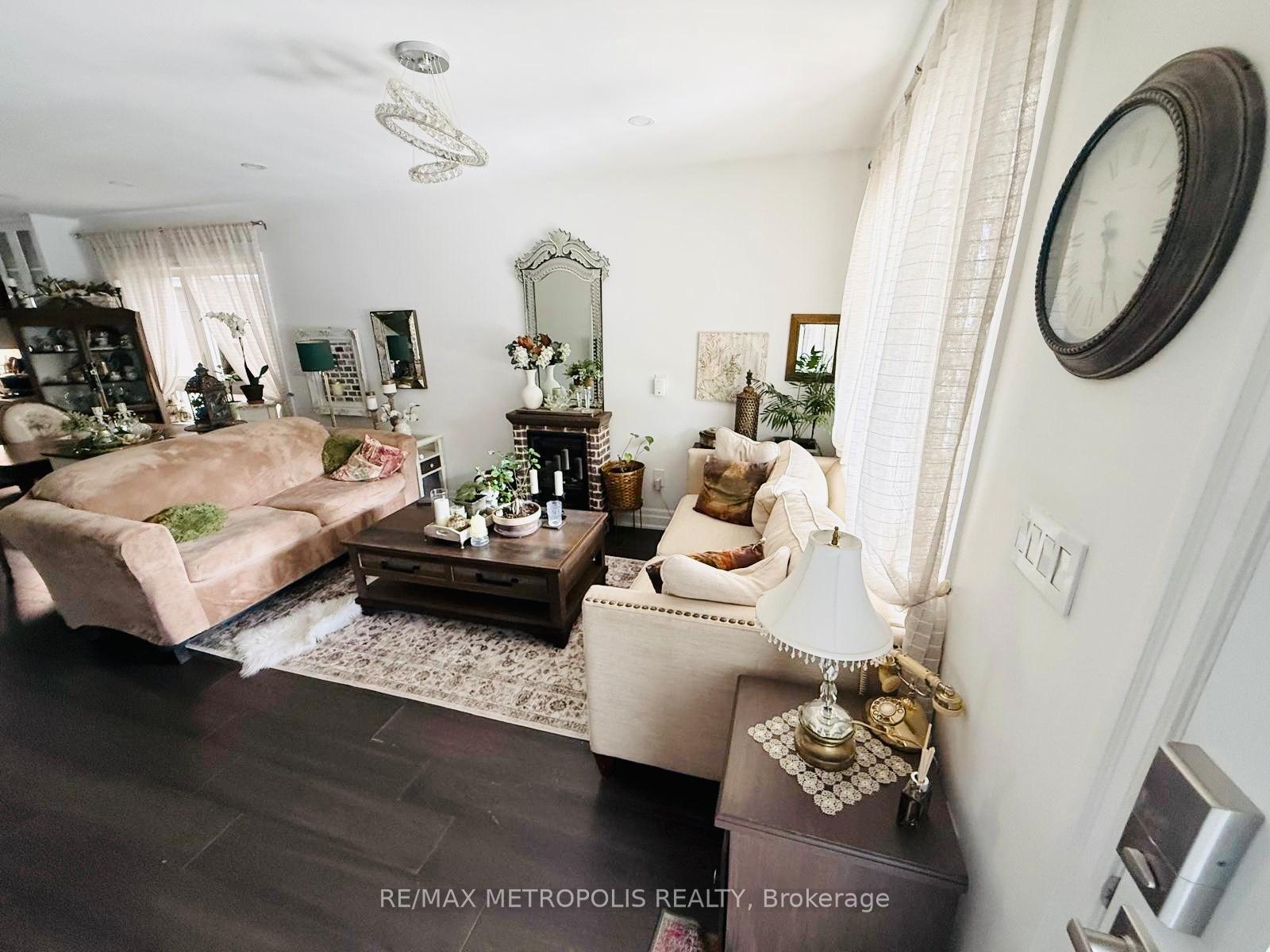 Photo 33 of Unit MAIN & UPPER, 383 Coxwell Avenue, Toronto, East End-Danforth — HOMEH