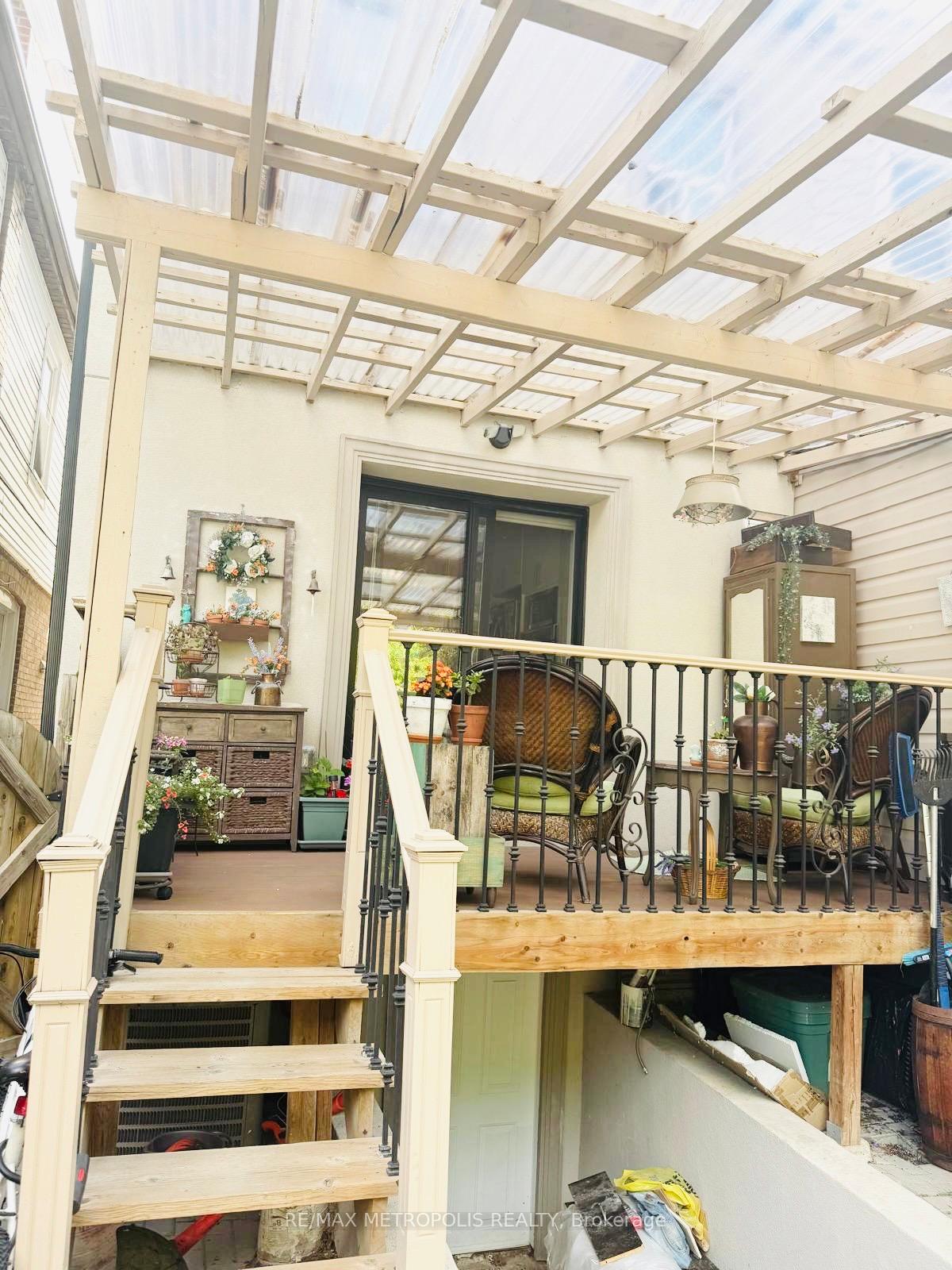 Photo 34 of Unit MAIN & UPPER, 383 Coxwell Avenue, Toronto, East End-Danforth — HOMEH