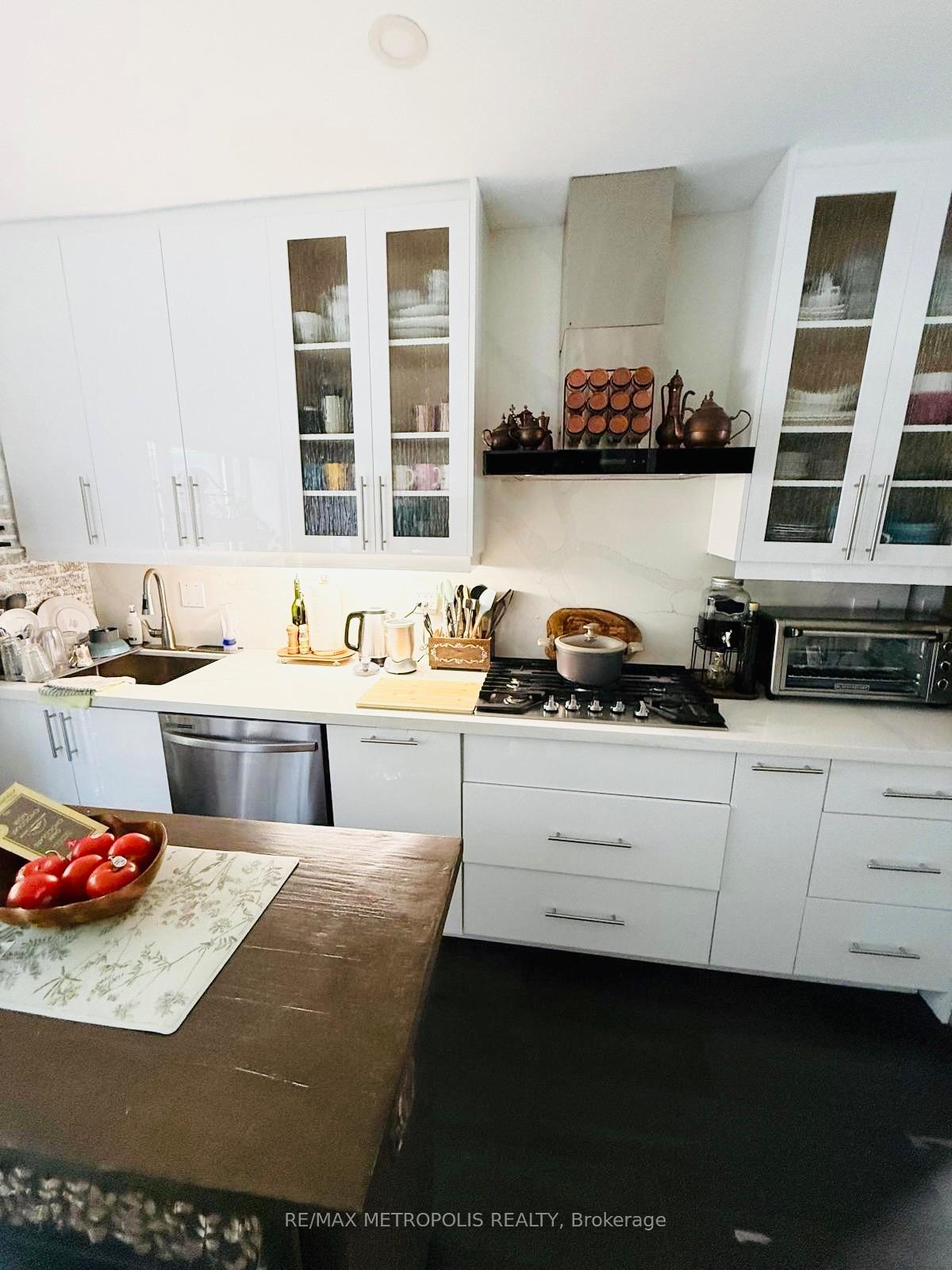 Photo 37 of Unit MAIN & UPPER, 383 Coxwell Avenue, Toronto, East End-Danforth — HOMEH