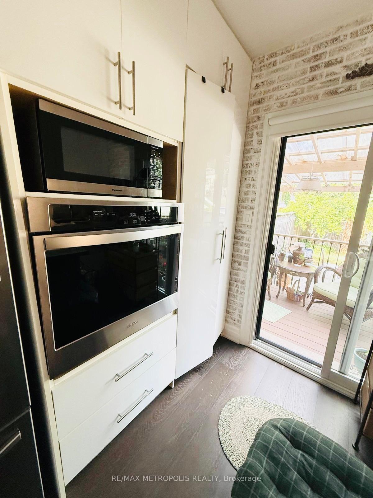 Photo 39 of Unit MAIN & UPPER, 383 Coxwell Avenue, Toronto, East End-Danforth — HOMEH
