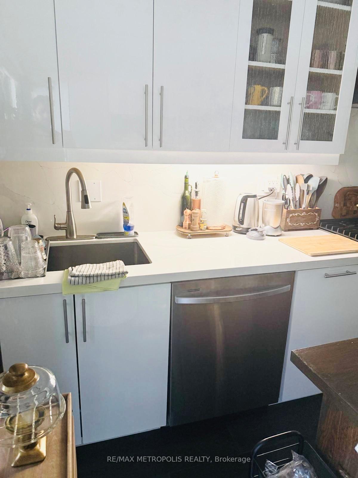 Photo 41 of Unit MAIN & UPPER, 383 Coxwell Avenue, Toronto, East End-Danforth — HOMEH