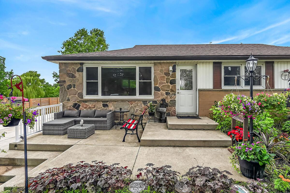 Photo 5 of 7344 Dickenson Road E, Hamilton, Rural Glanbrook — HOMEH