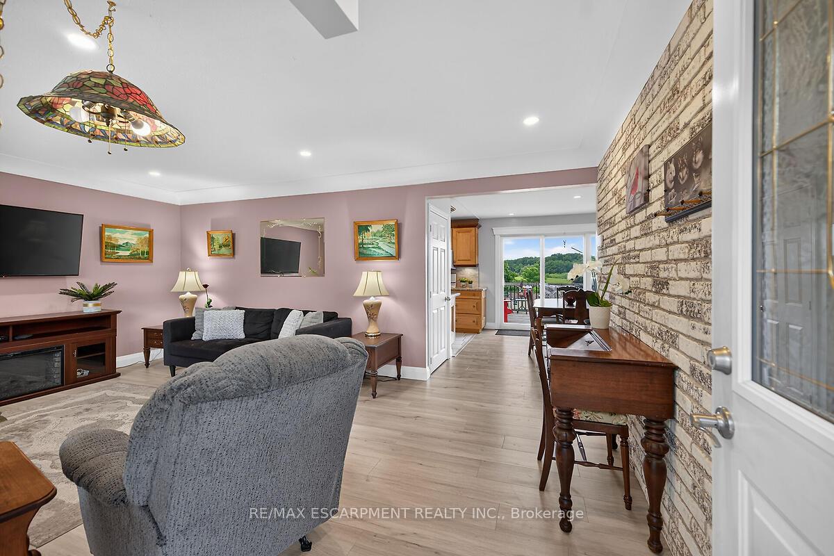 Photo 7 of 7344 Dickenson Road E, Hamilton, Rural Glanbrook — HOMEH