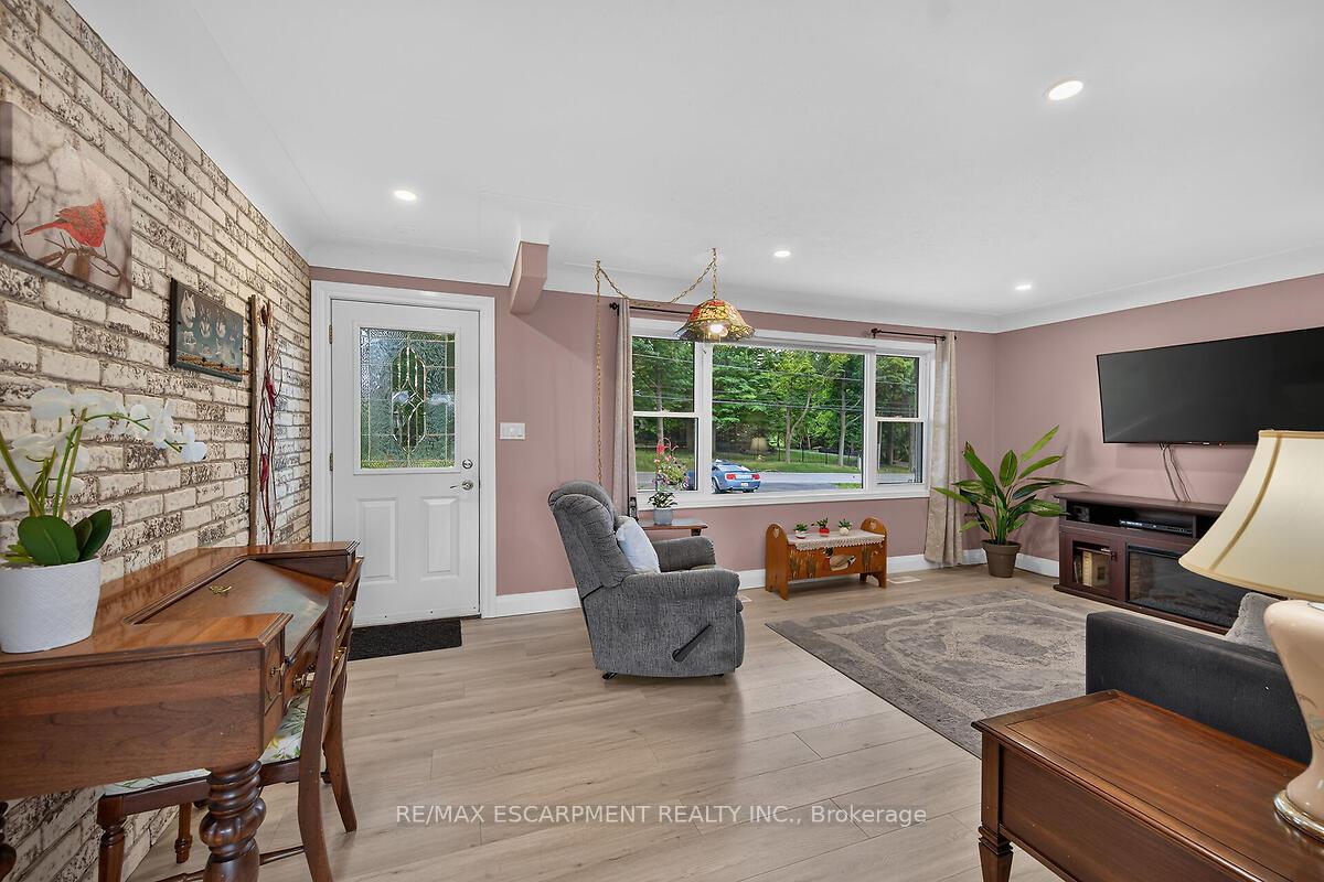 Photo 8 of 7344 Dickenson Road E, Hamilton, Rural Glanbrook — HOMEH