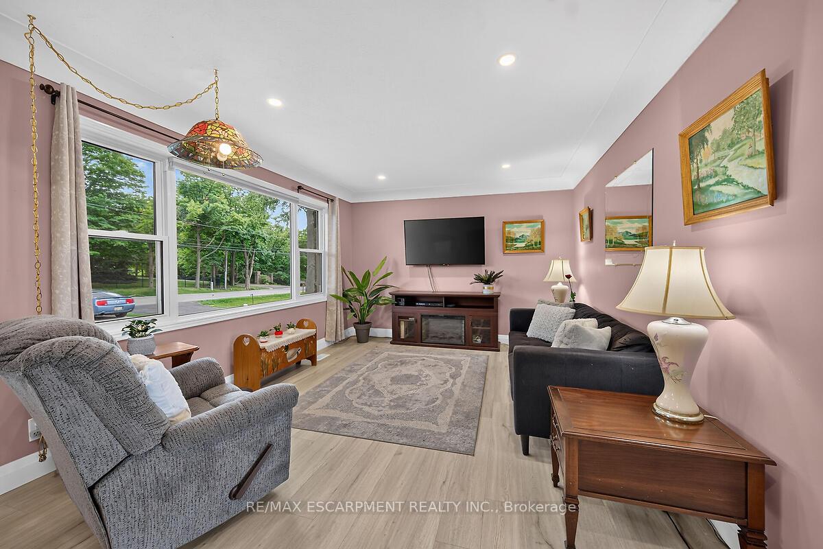 Photo 9 of 7344 Dickenson Road E, Hamilton, Rural Glanbrook — HOMEH