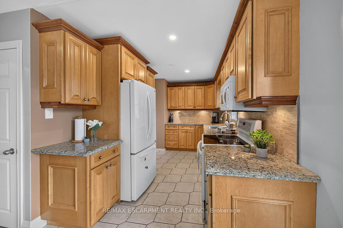 Photo 15 of 7344 Dickenson Road E, Hamilton, Rural Glanbrook — HOMEH