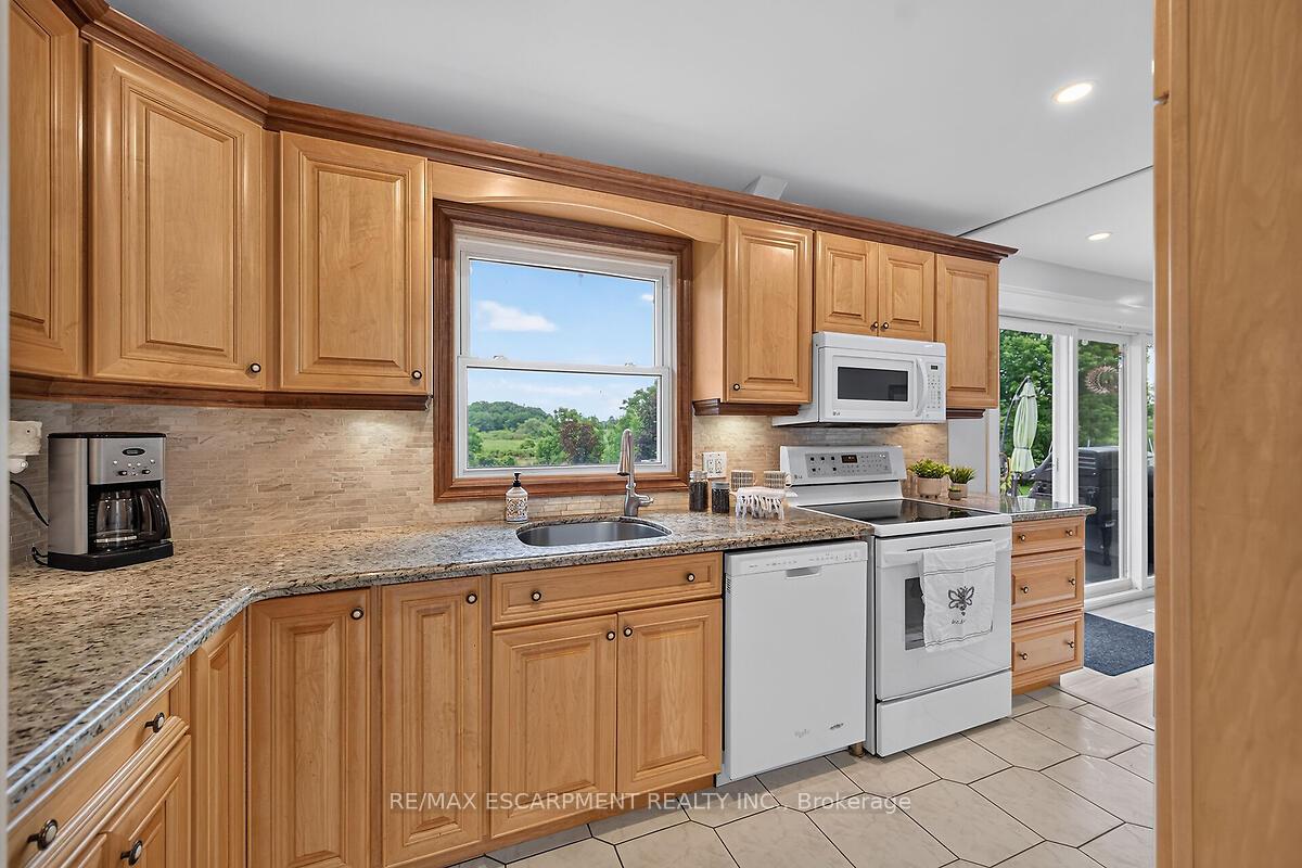 Photo 17 of 7344 Dickenson Road E, Hamilton, Rural Glanbrook — HOMEH