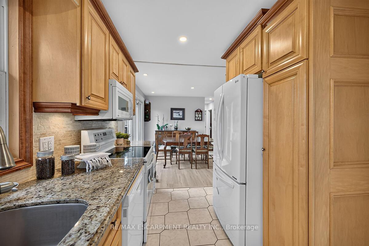 Photo 18 of 7344 Dickenson Road E, Hamilton, Rural Glanbrook — HOMEH