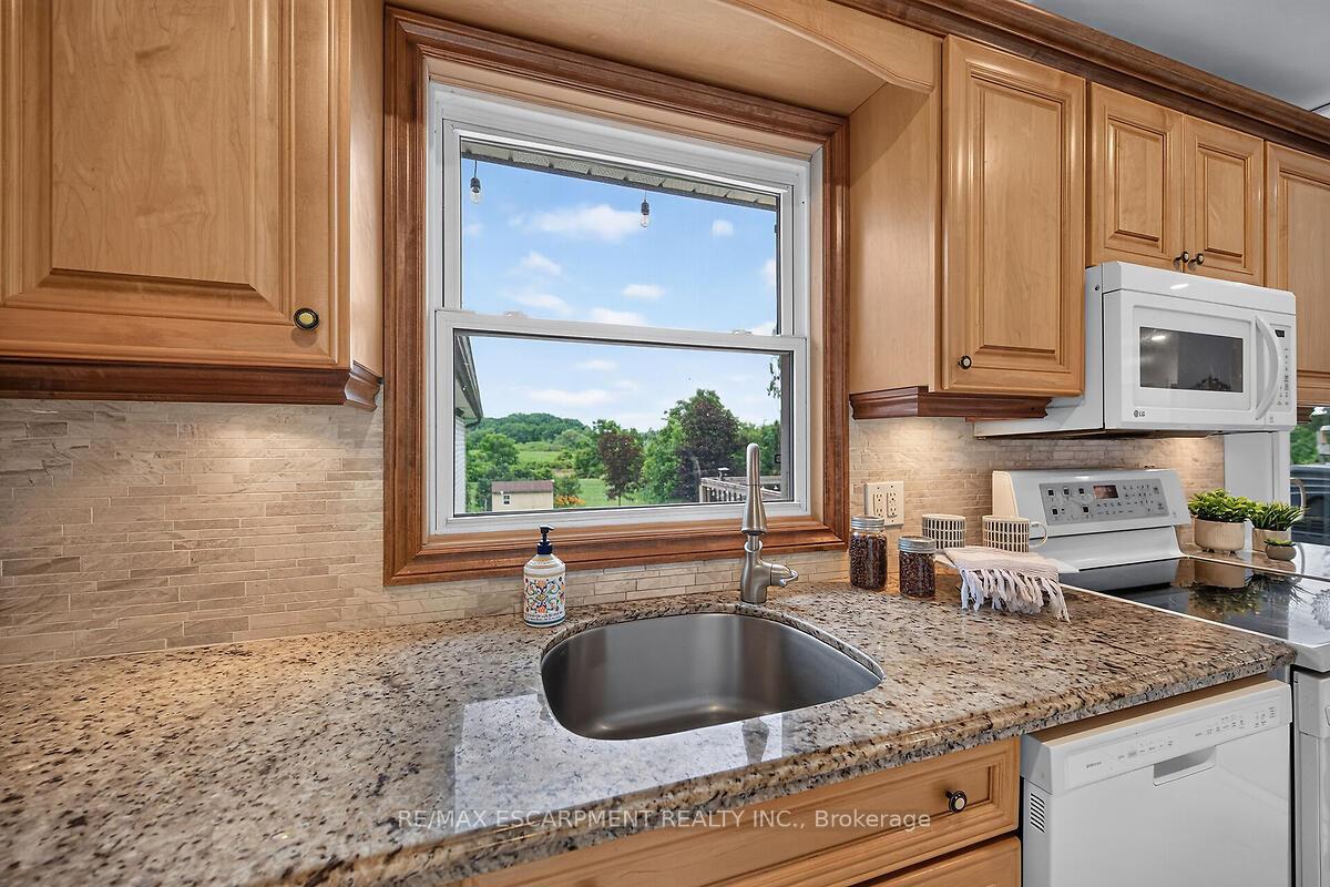 Photo 19 of 7344 Dickenson Road E, Hamilton, Rural Glanbrook — HOMEH