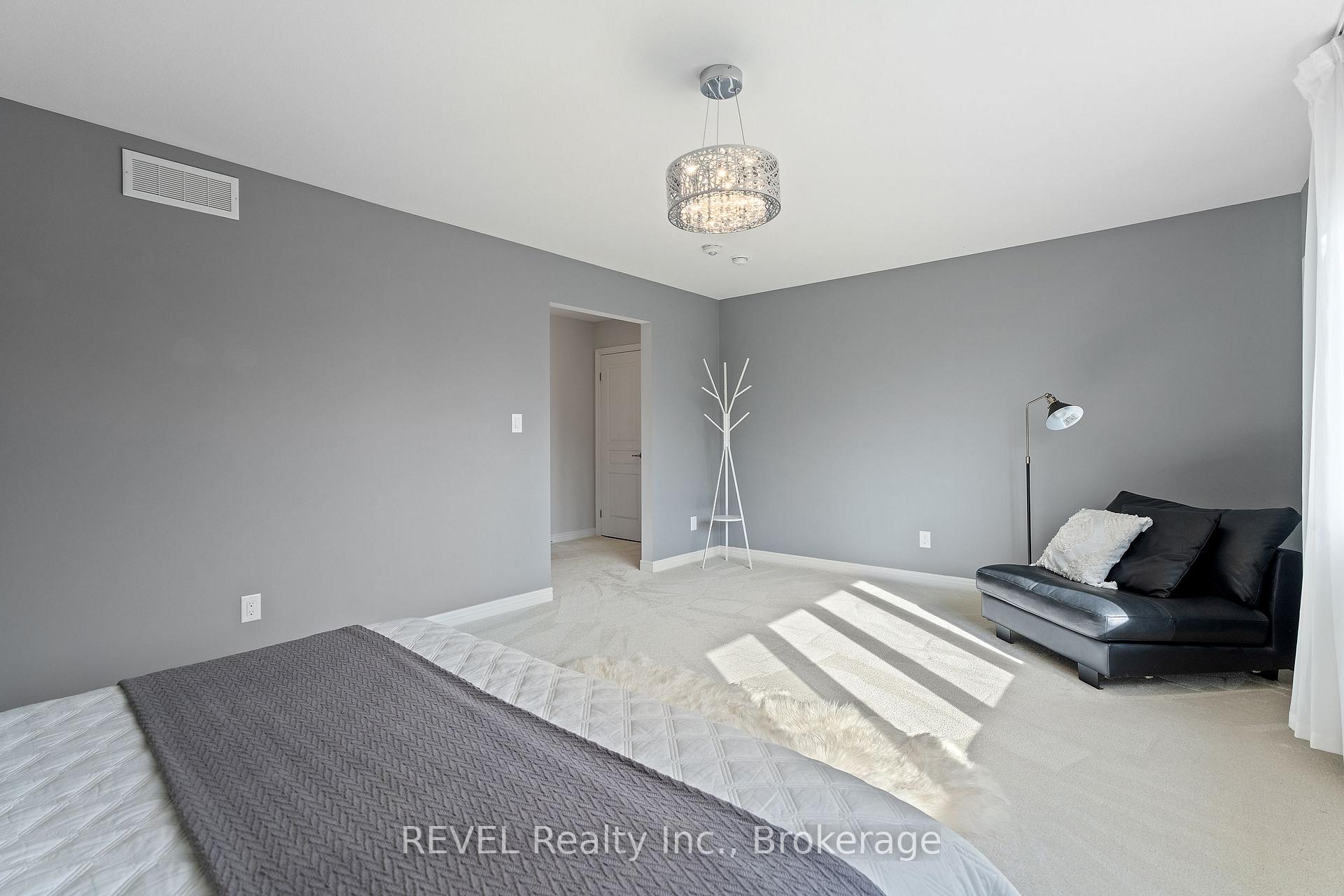 Photo 17 of 26 Crow Street, Welland, Coyle Creek — HOMEH
