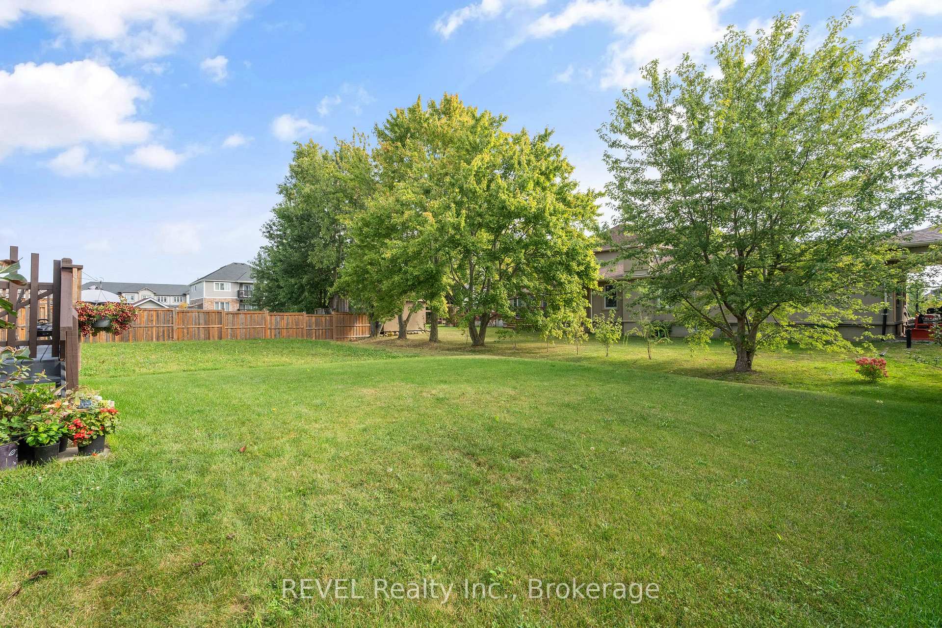 Photo 27 of 26 Crow Street, Welland, Coyle Creek — HOMEH