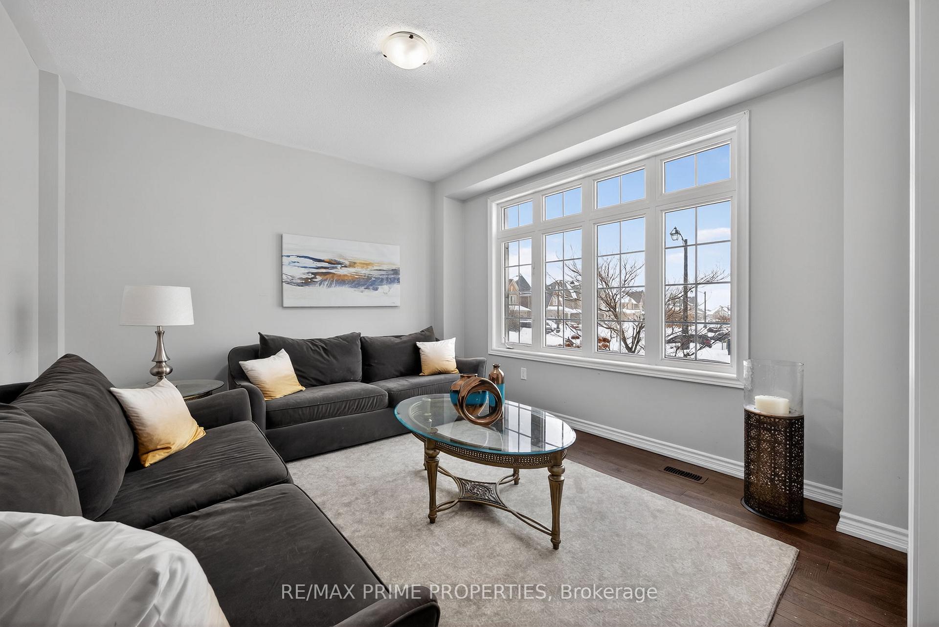 Photo 14 of 72 Ridge Gate Crescent, East Gwillimbury, Mt Albert — HOMEH