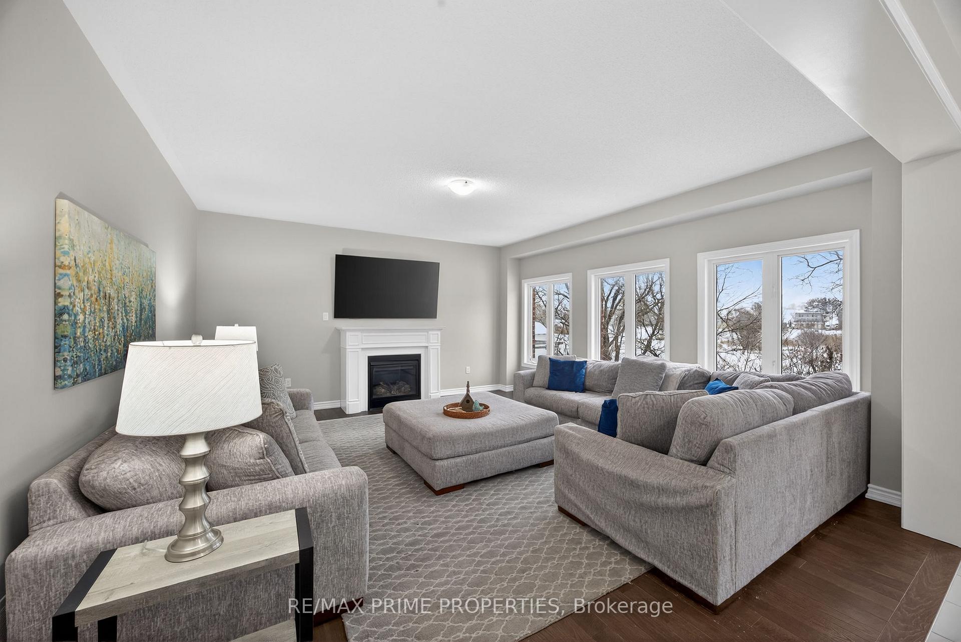Photo 21 of 72 Ridge Gate Crescent, East Gwillimbury, Mt Albert — HOMEH