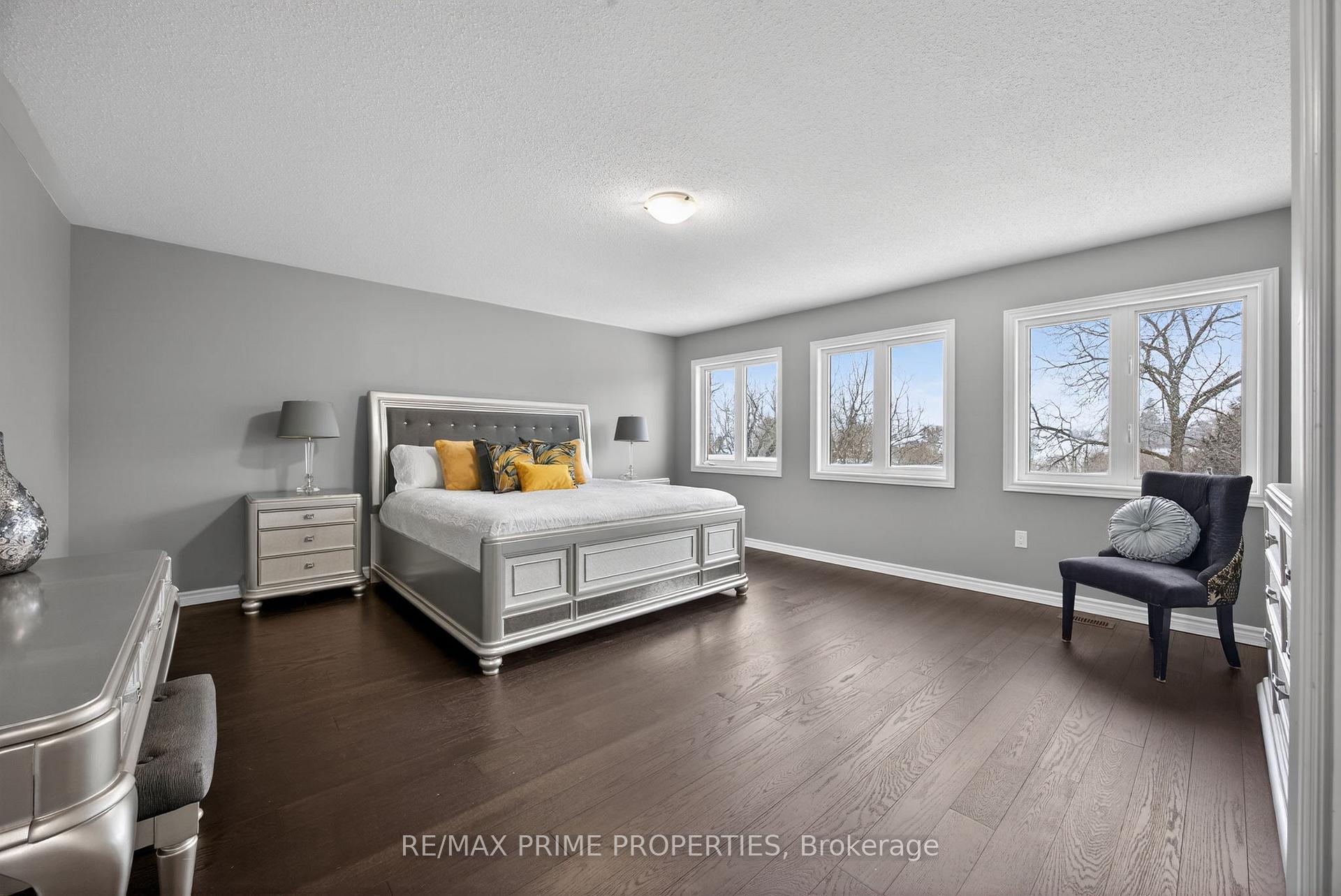 Photo 23 of 72 Ridge Gate Crescent, East Gwillimbury, Mt Albert — HOMEH