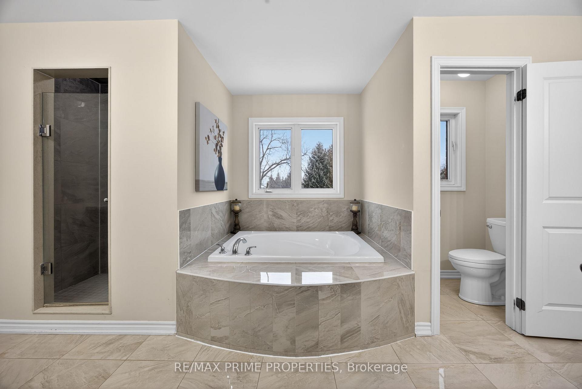 Photo 24 of 72 Ridge Gate Crescent, East Gwillimbury, Mt Albert — HOMEH