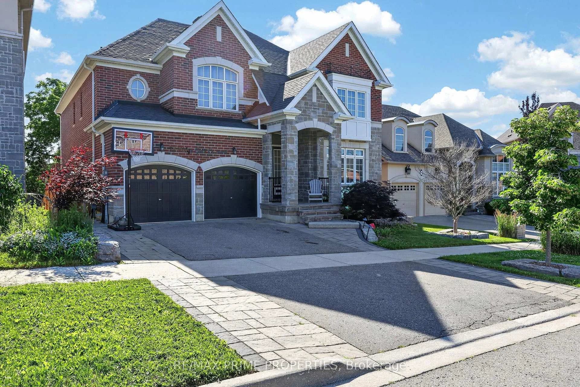 Photo 2 of 72 Ridge Gate Crescent, East Gwillimbury, Mt Albert — HOMEH