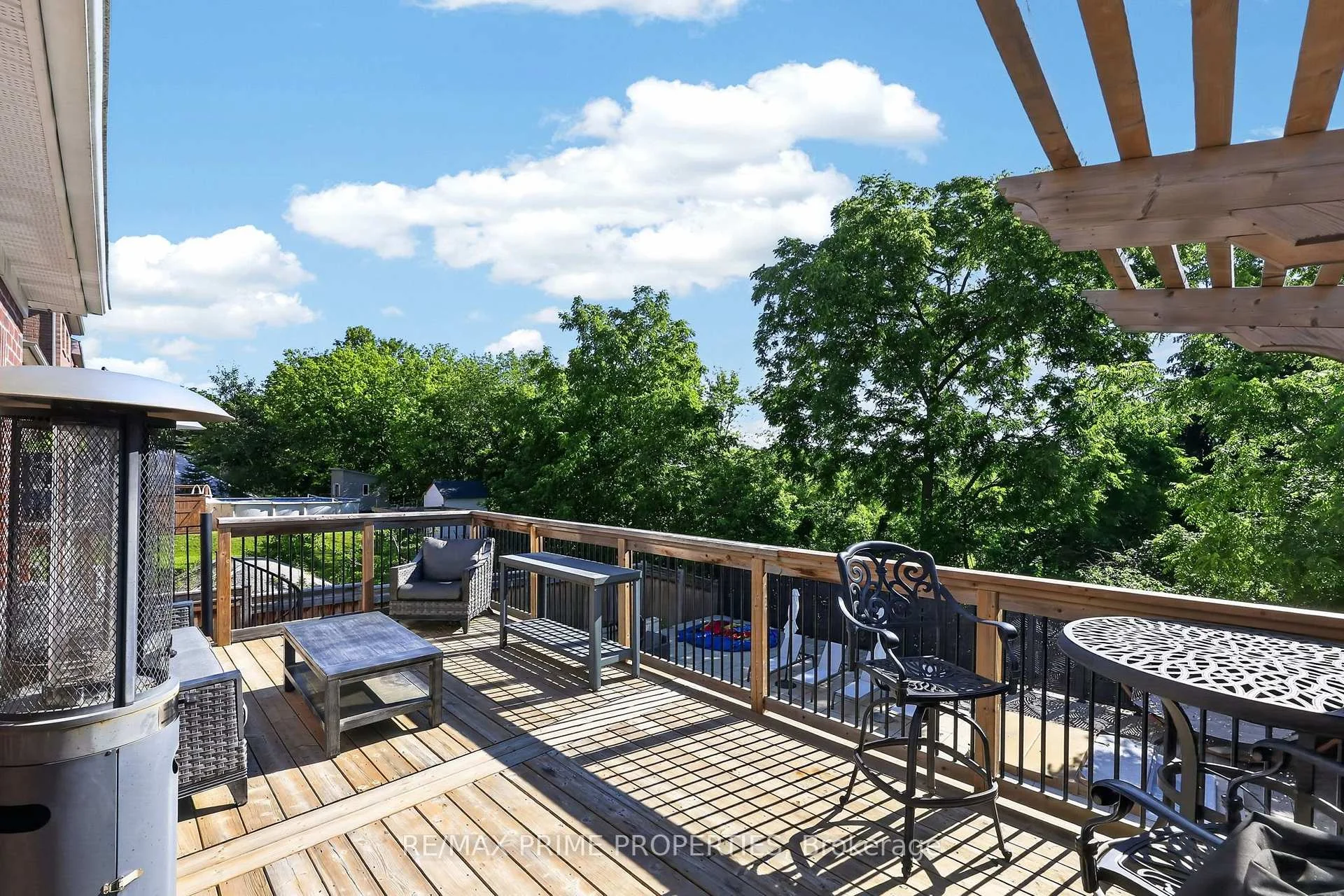 Photo 4 of 72 Ridge Gate Crescent, East Gwillimbury, Mt Albert — HOMEH