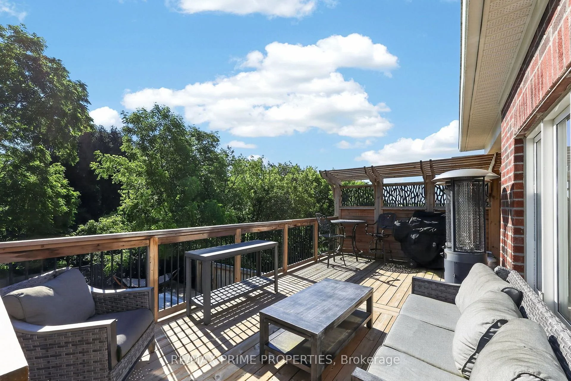 Photo 5 of 72 Ridge Gate Crescent, East Gwillimbury, Mt Albert — HOMEH