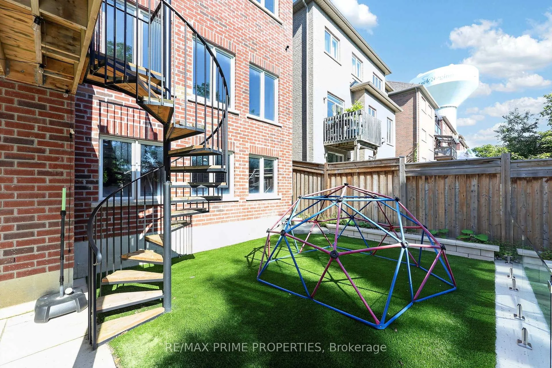 Photo 7 of 72 Ridge Gate Crescent, East Gwillimbury, Mt Albert — HOMEH