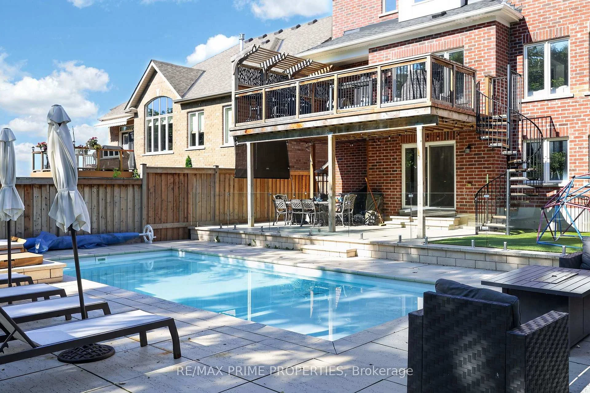 Photo 10 of 72 Ridge Gate Crescent, East Gwillimbury, Mt Albert — HOMEH