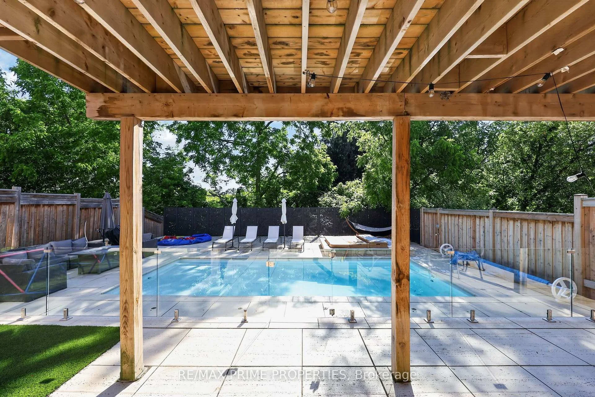 Photo 11 of 72 Ridge Gate Crescent, East Gwillimbury, Mt Albert — HOMEH