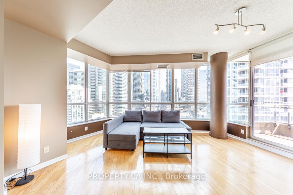 Photo 4 of Unit 1602, 228 Queens Quay W, Toronto, Waterfront Communities — HOMEH